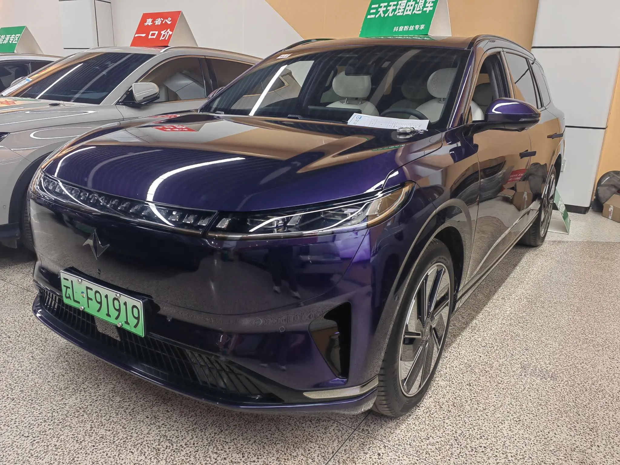 Dongfeng Eπ008  из Китая