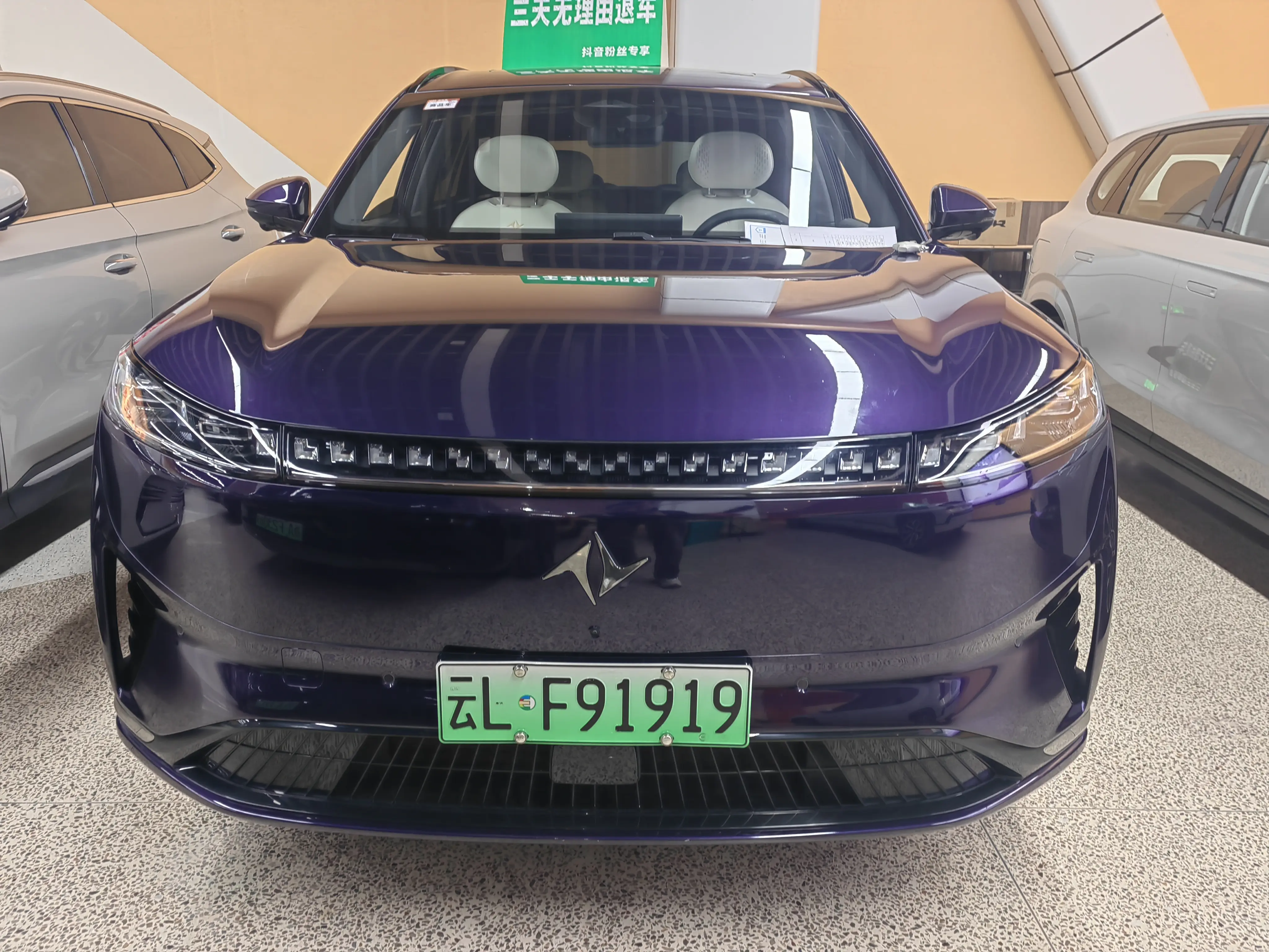 Dongfeng Eπ008  из Китая