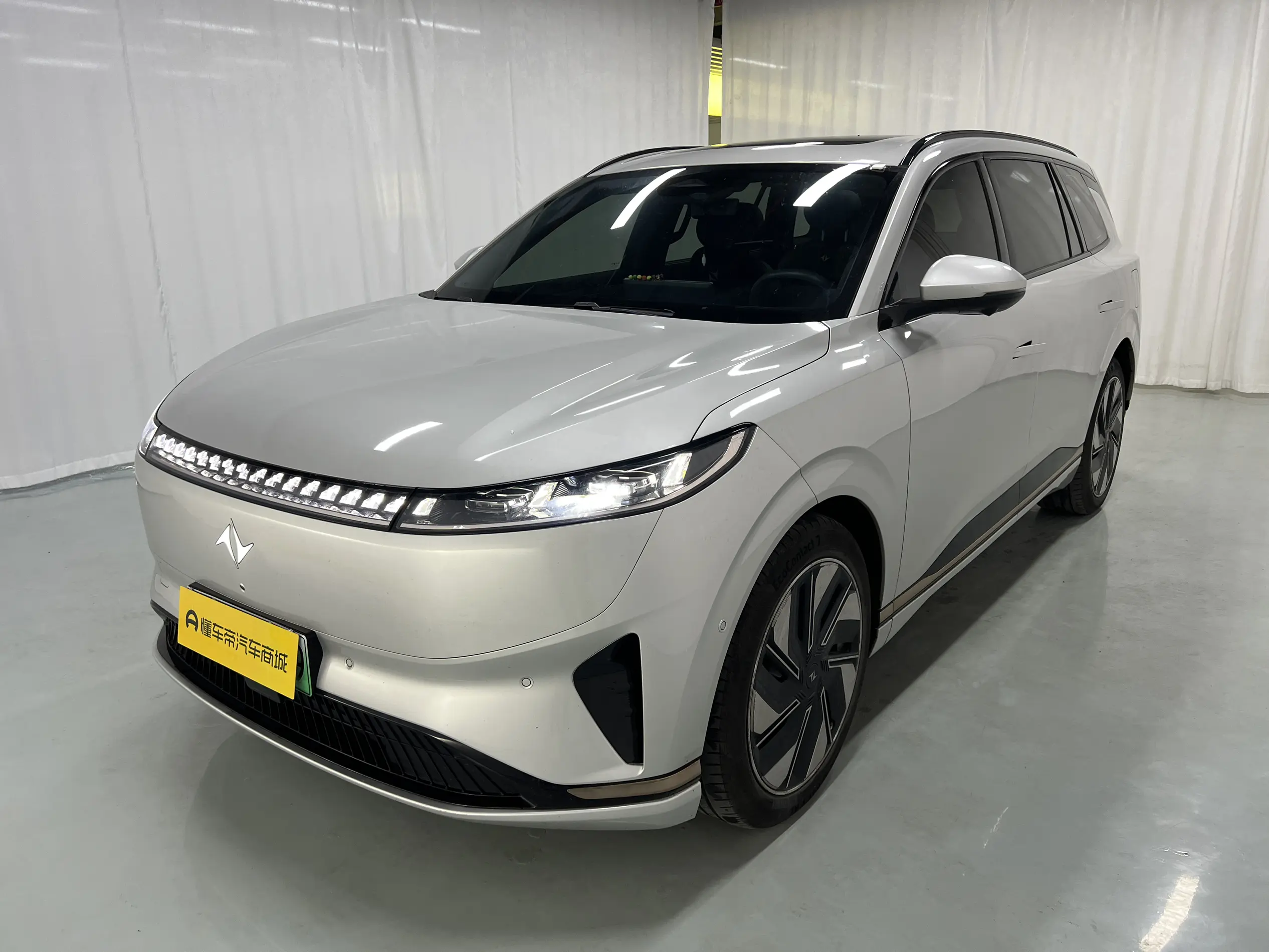 Dongfeng Eπ008  из Китая