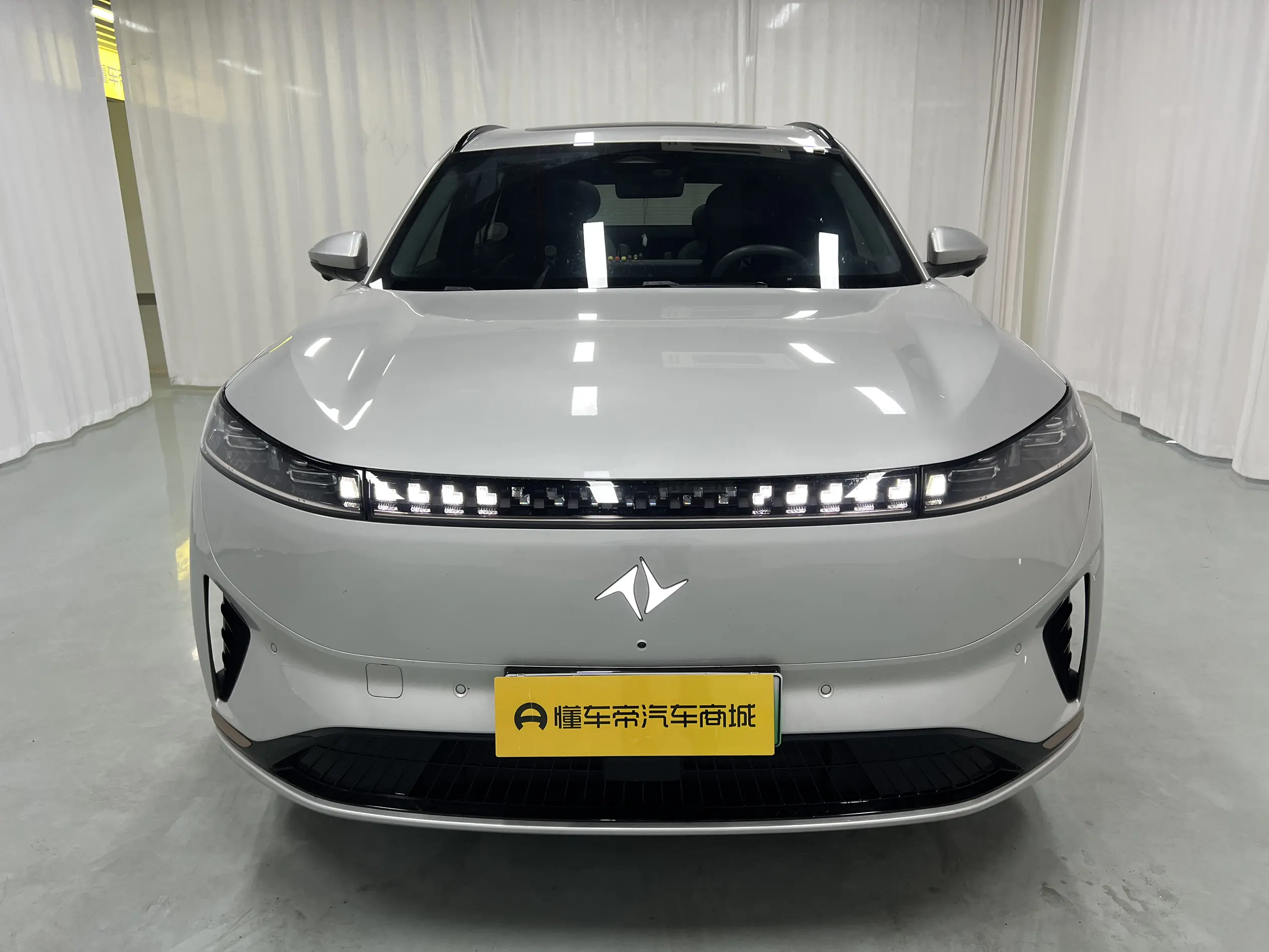 Dongfeng Eπ008  из Китая