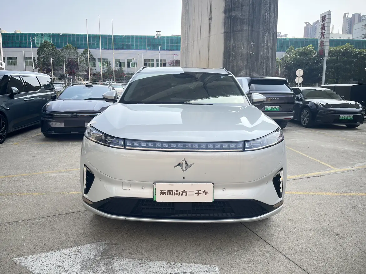 Dongfeng Eπ008  из Китая
