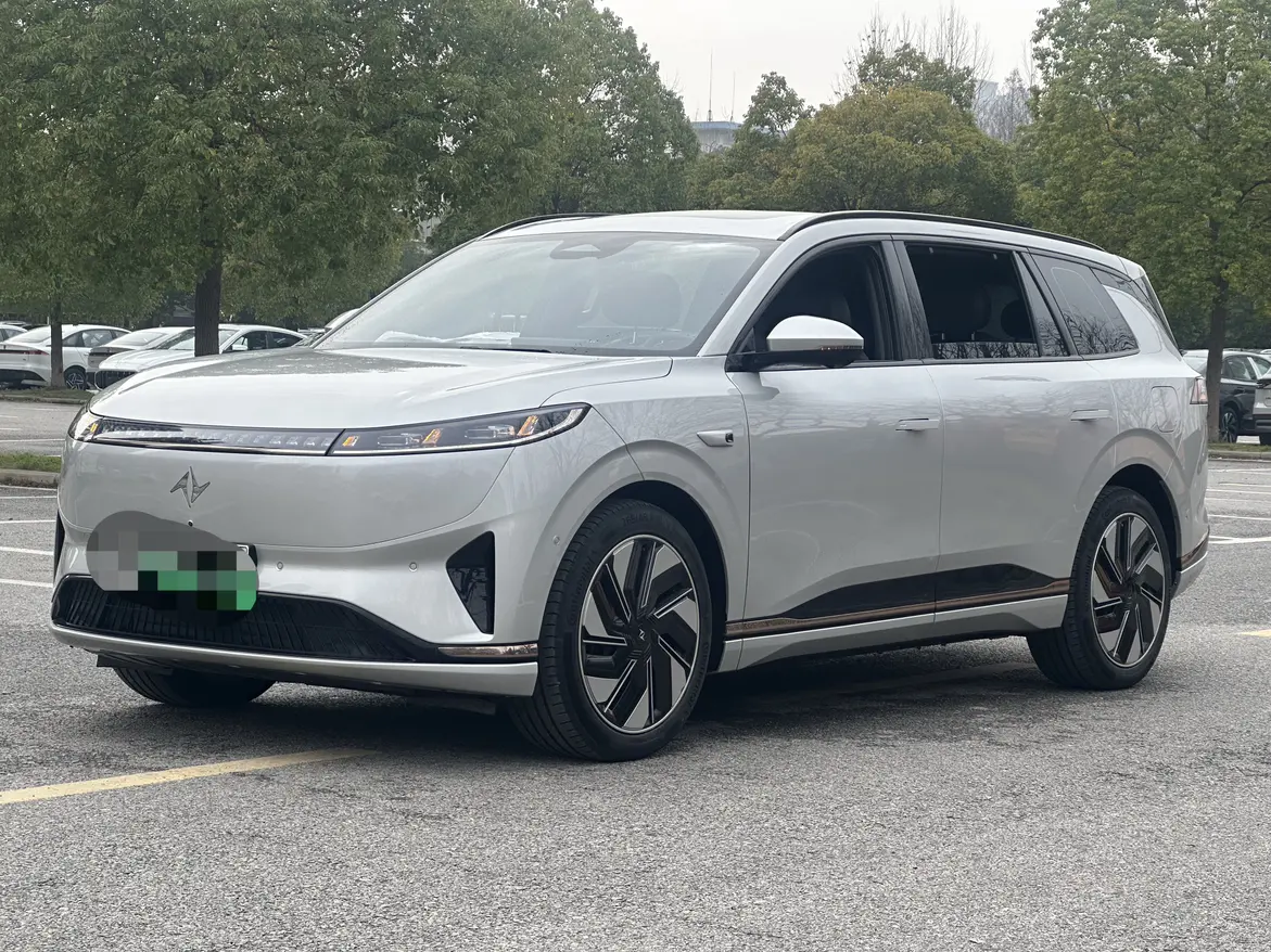 Dongfeng Eπ008  из Китая