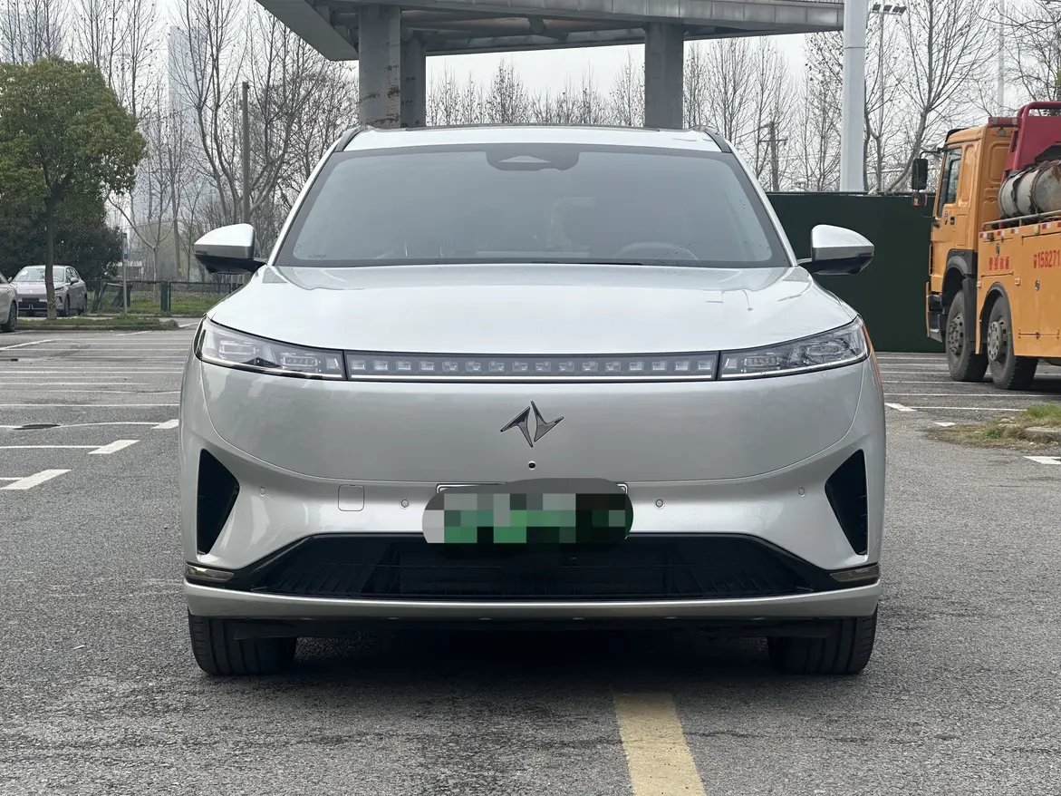 Dongfeng Eπ008  из Китая