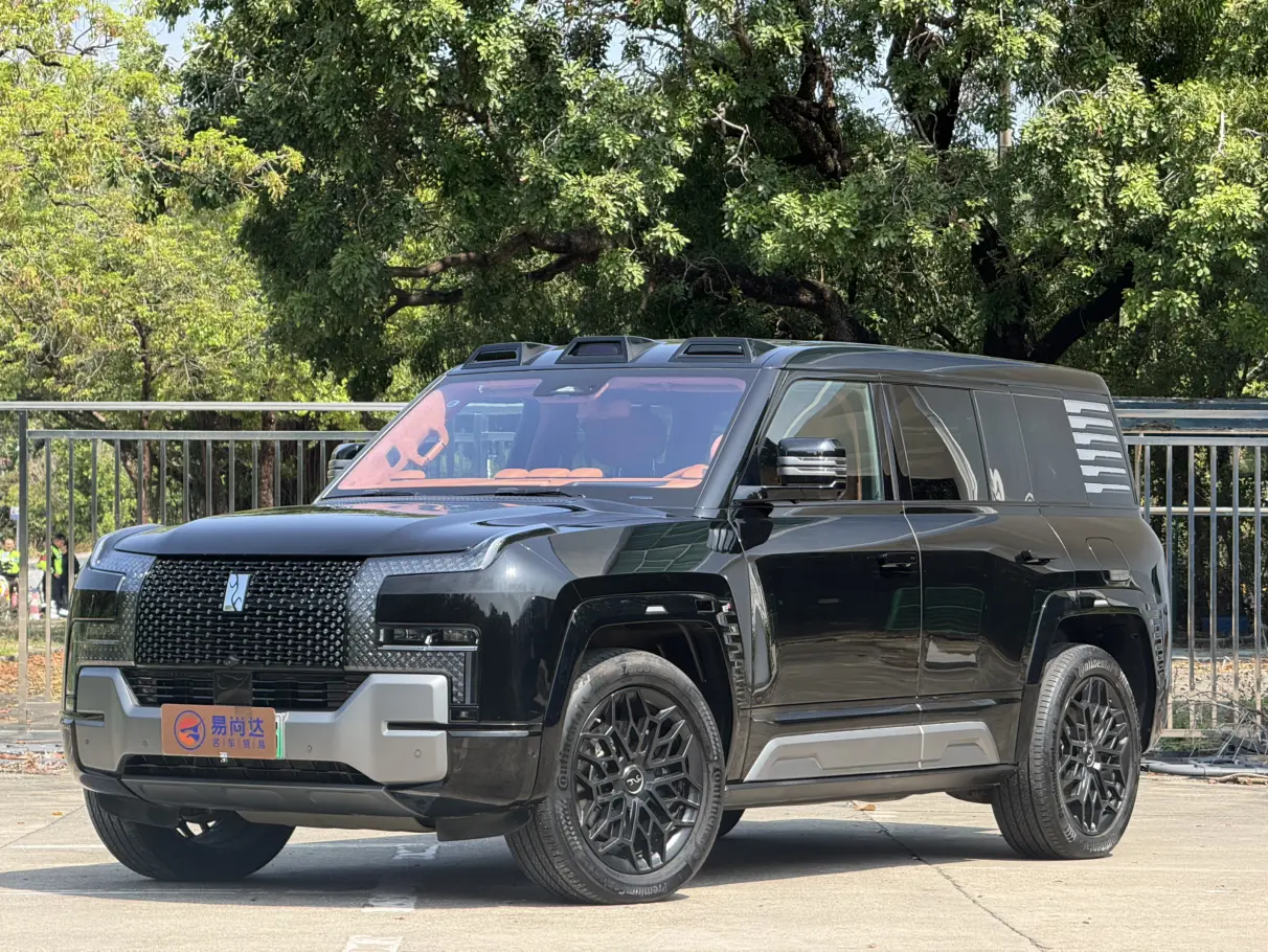 BYD Yangwang U8  из Китая