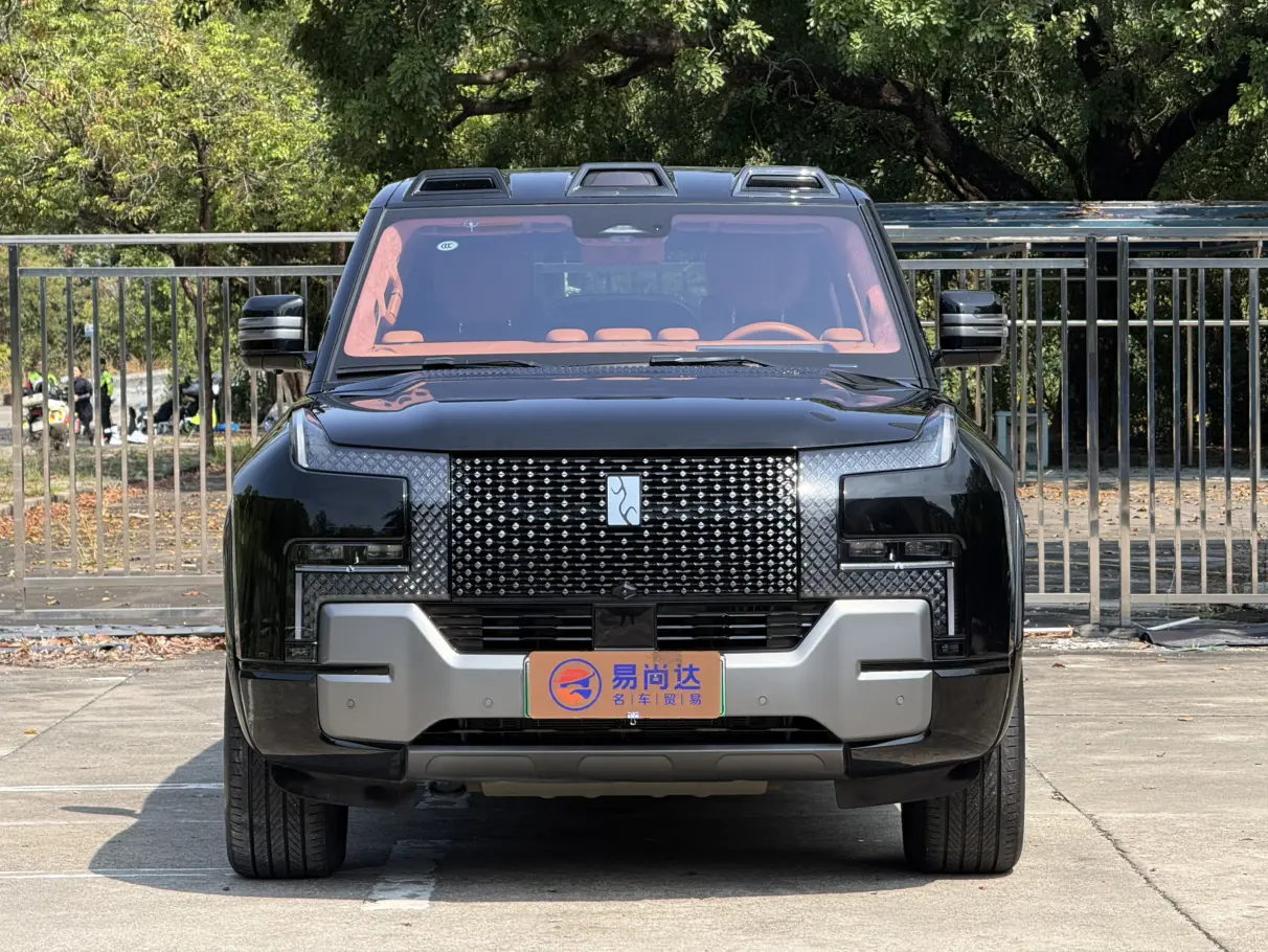 BYD Yangwang U8  из Китая