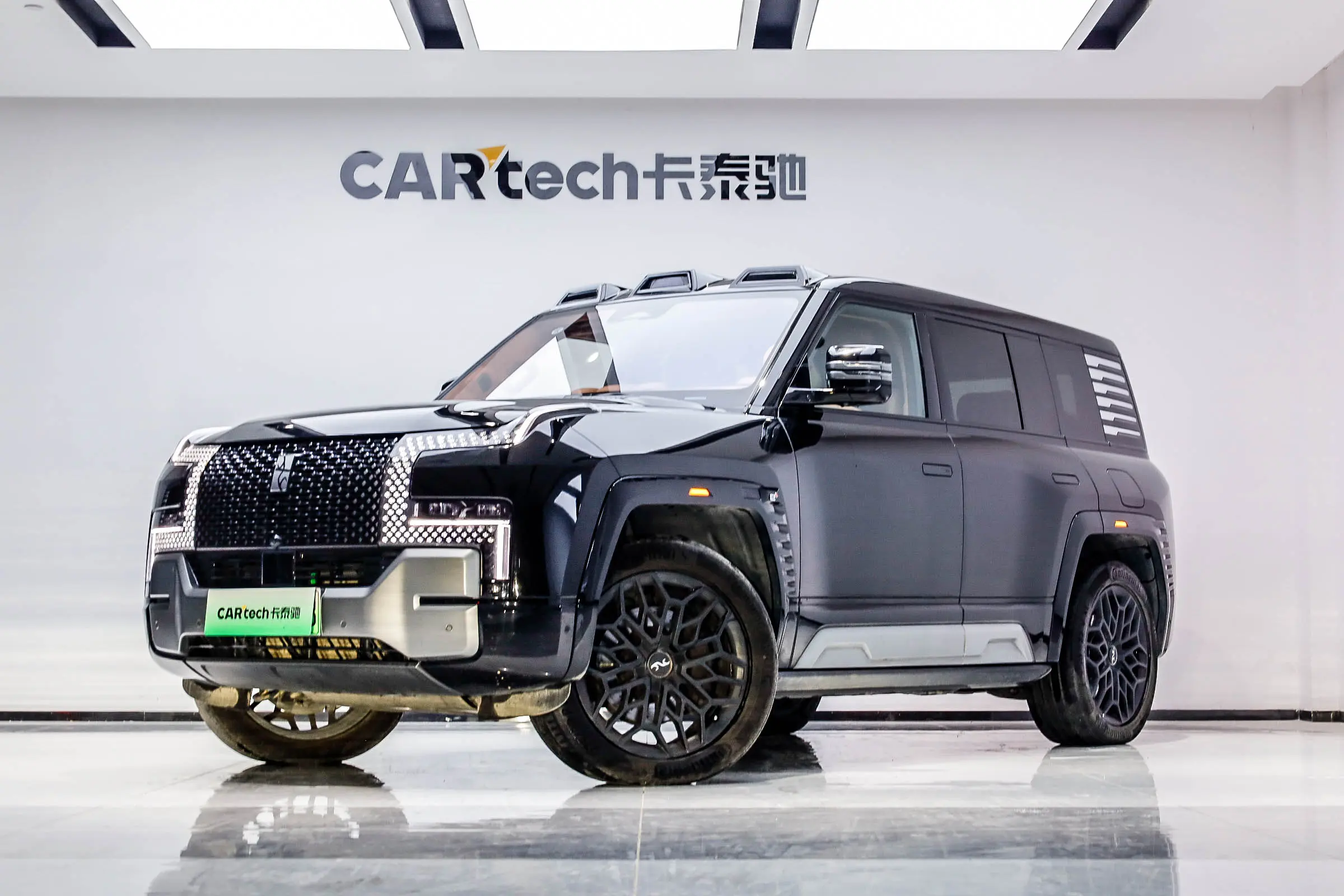 BYD Yangwang U8  из Китая