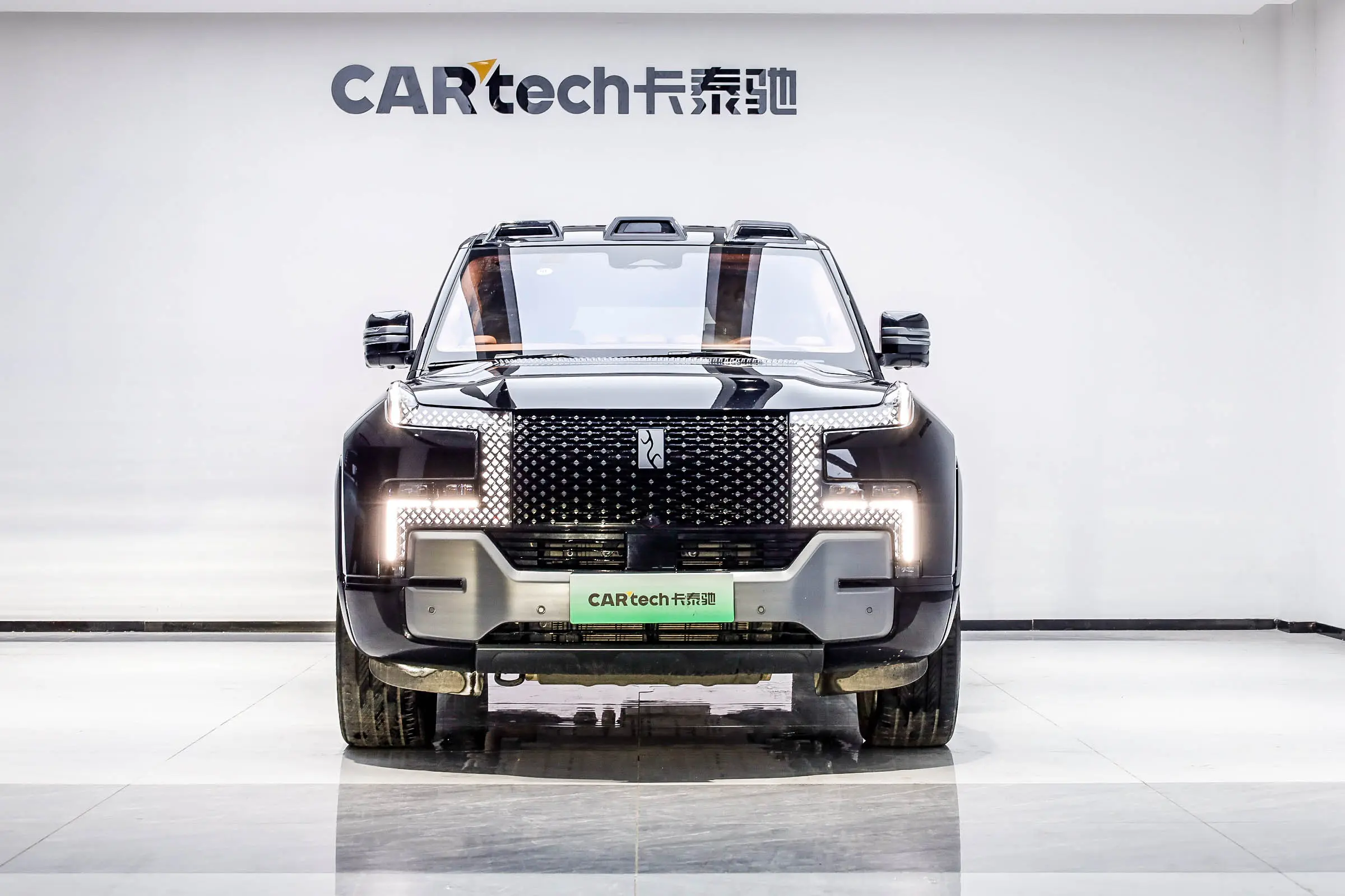 BYD Yangwang U8  из Китая