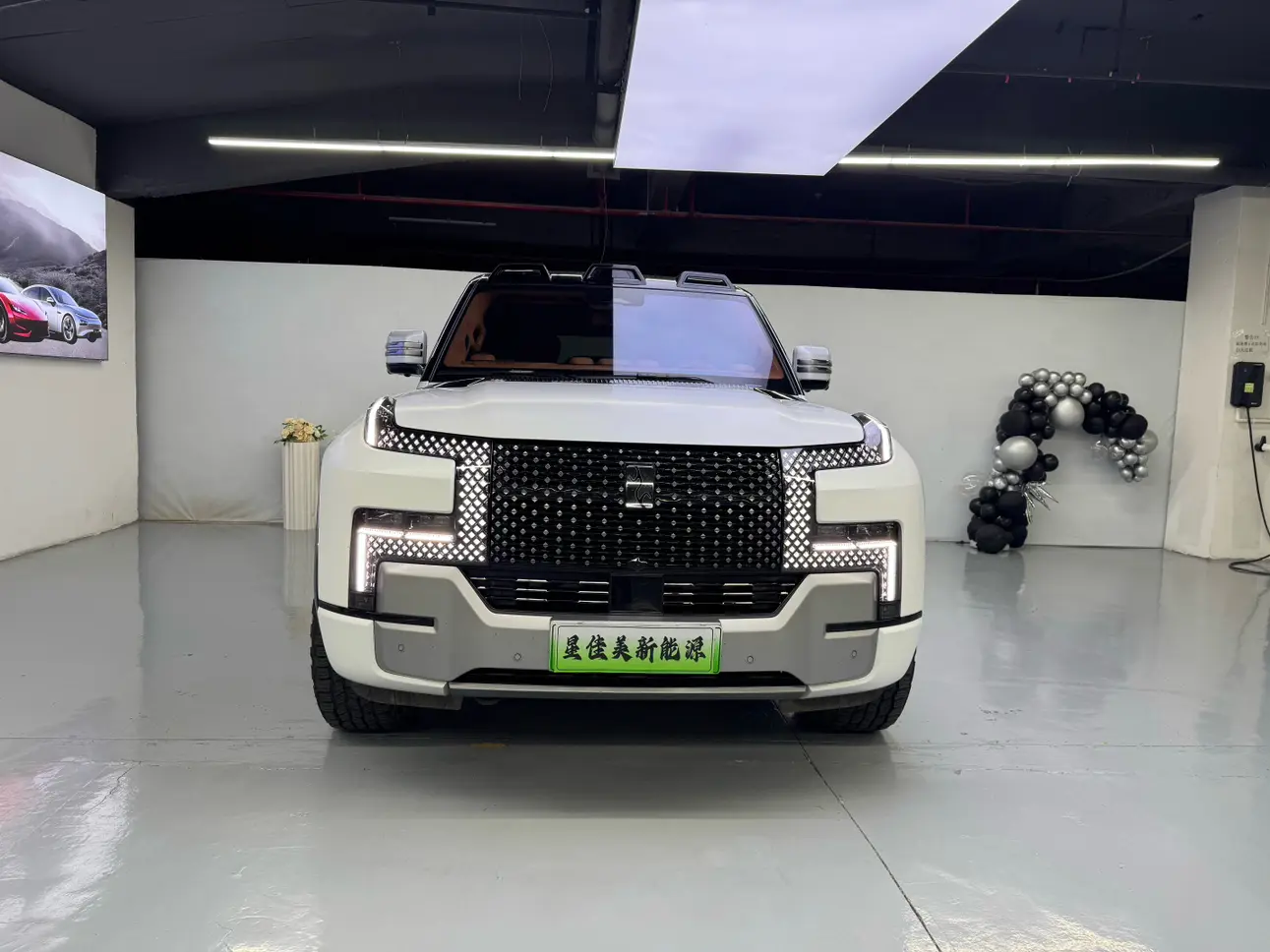 BYD Yangwang U8  из Китая