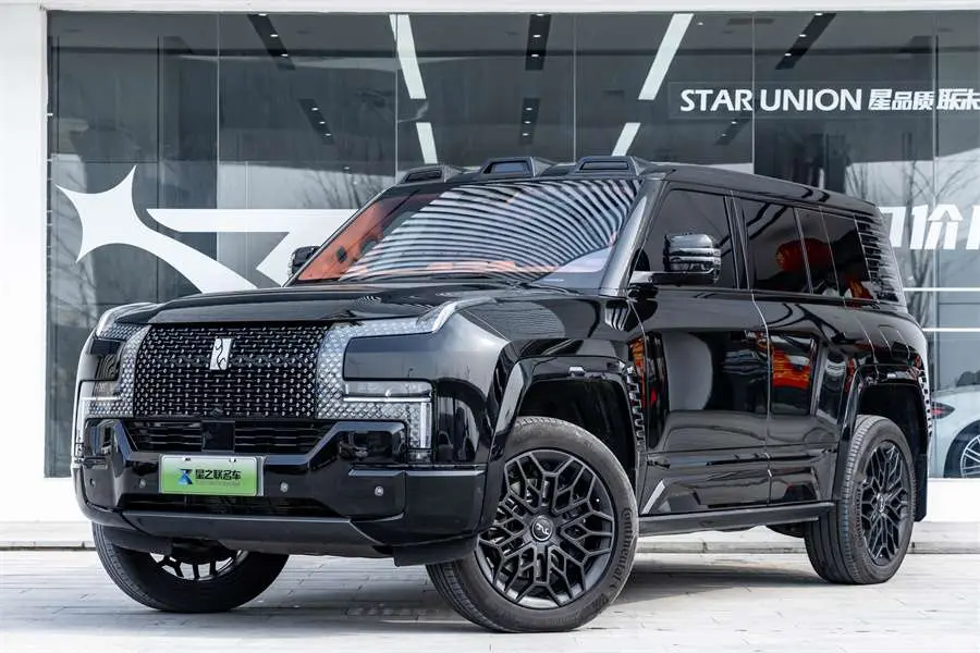 BYD Yangwang U8  из Китая