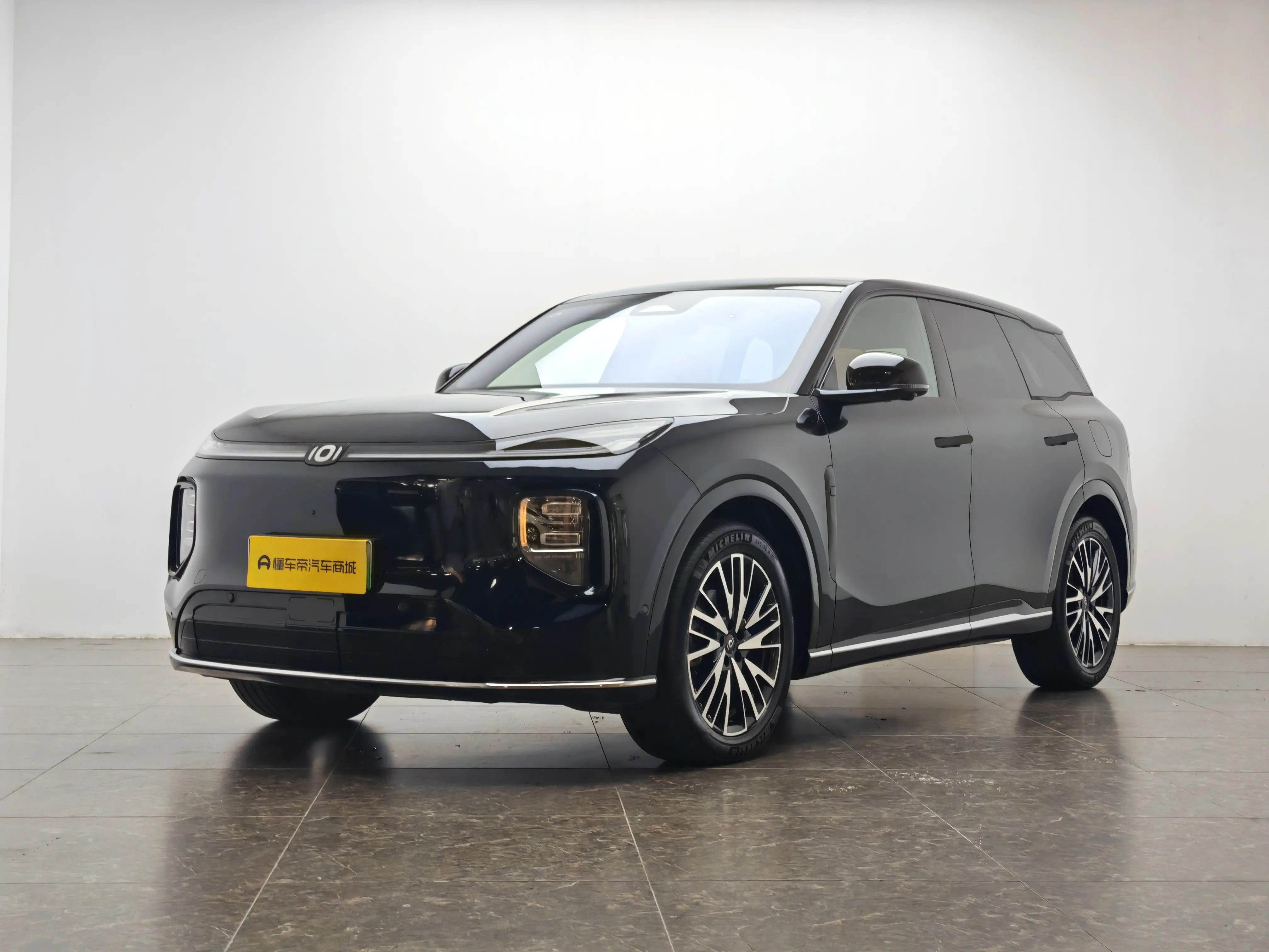 Changan Qiyuan Q07  из Китая