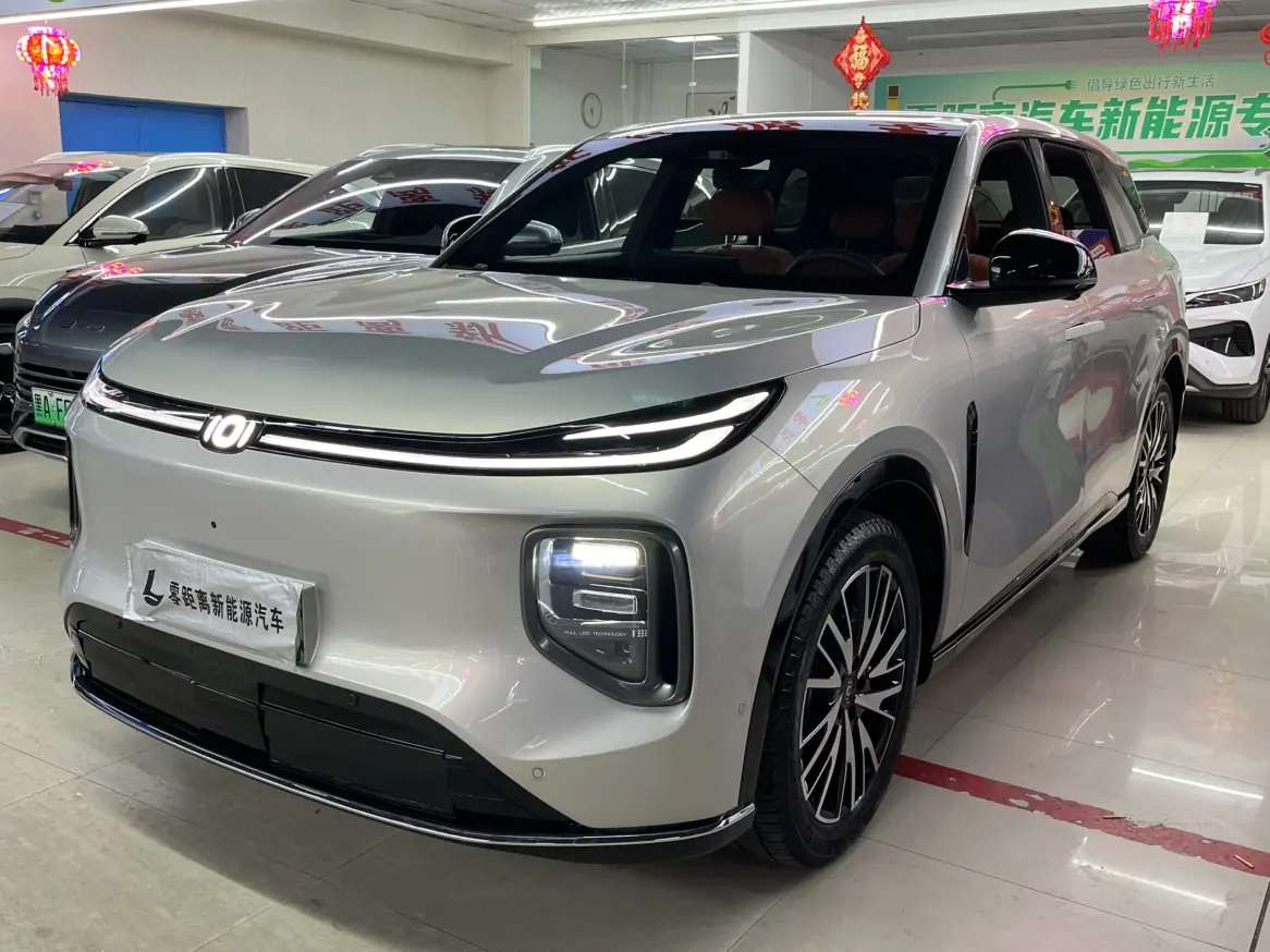 Changan Qiyuan Q07  из Китая