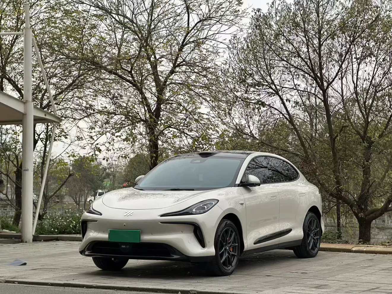 Zhiji LS6  из Китая