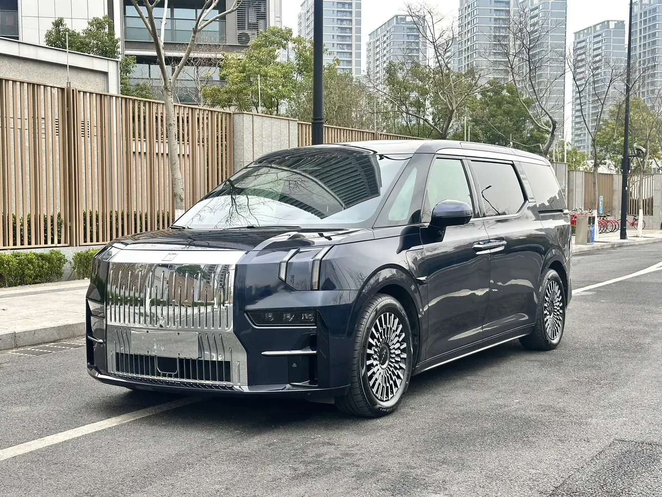 ZEEKR 009  из Китая