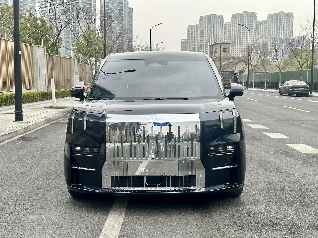 ZEEKR 009  из Китая