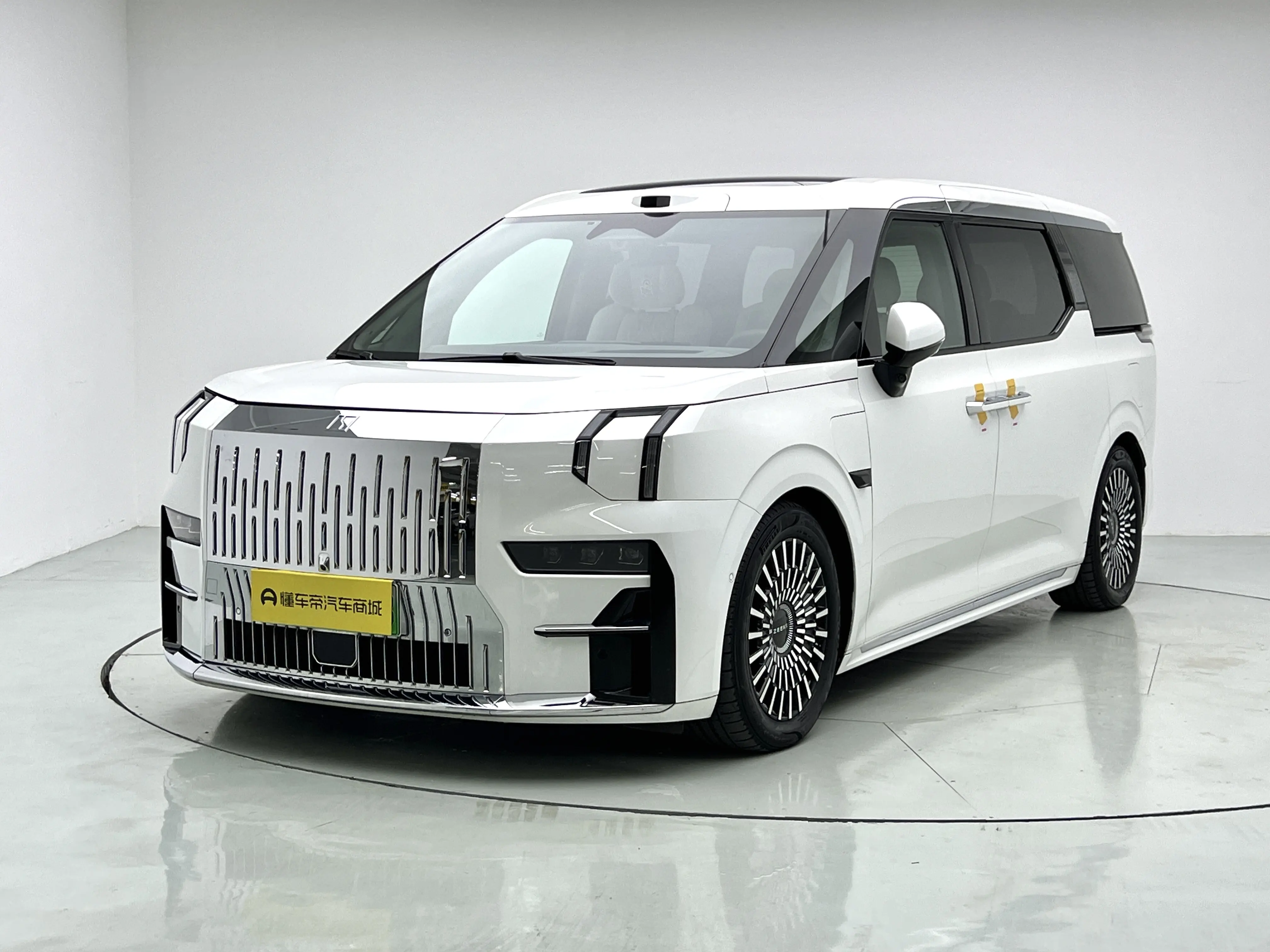 ZEEKR 009  из Китая