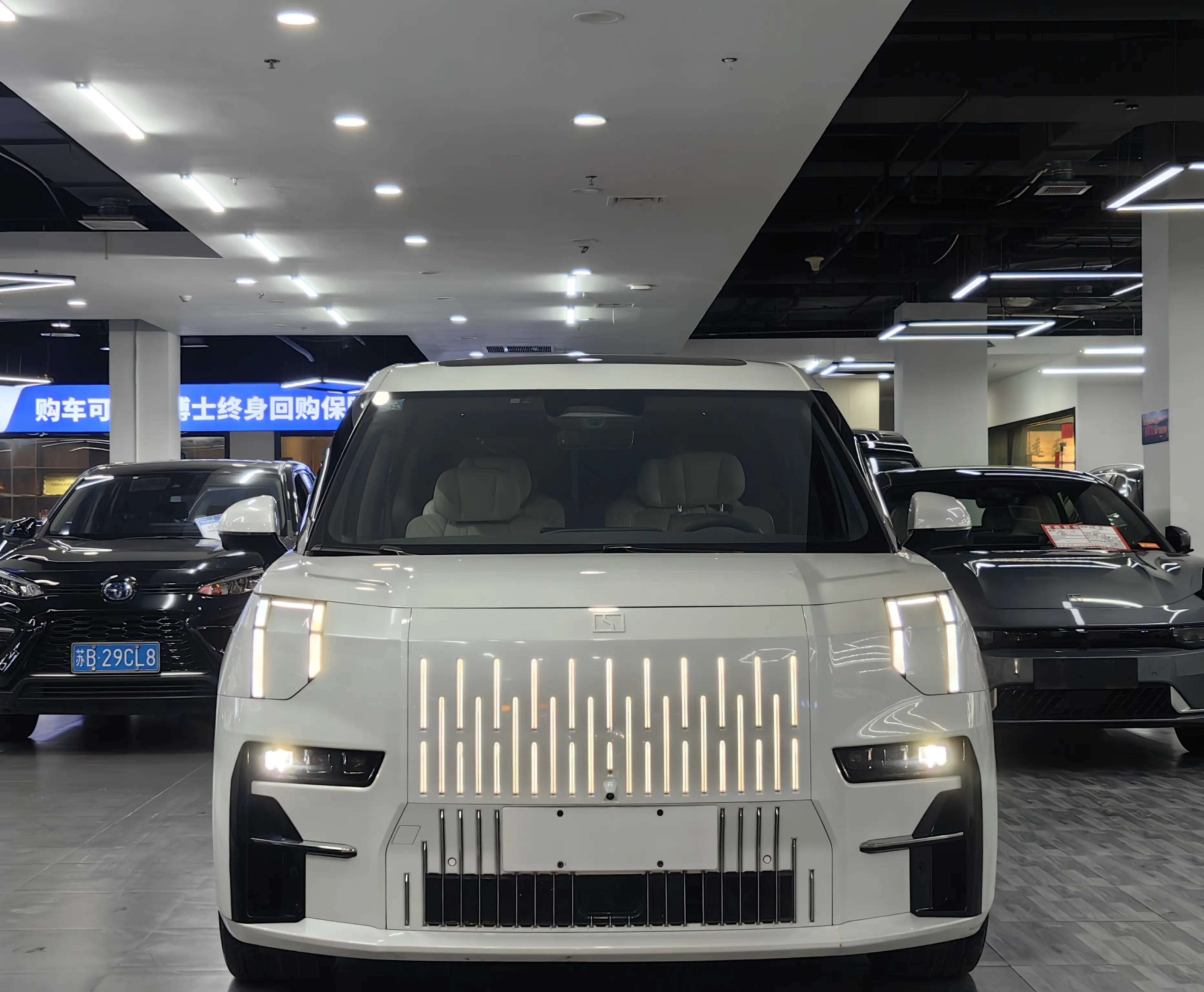 ZEEKR 009  из Китая