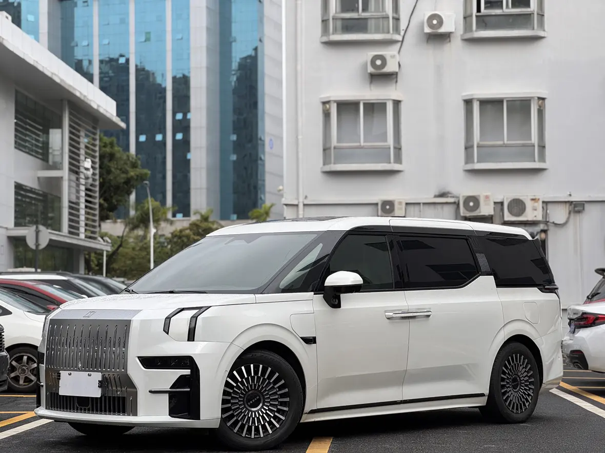 ZEEKR 009  из Китая