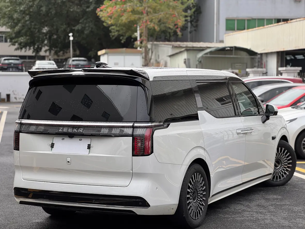 ZEEKR 009  из Китая