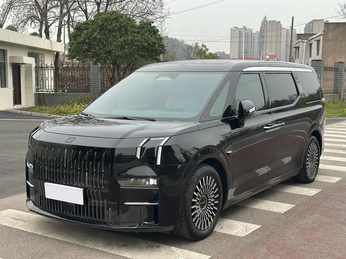 ZEEKR 009  из Китая