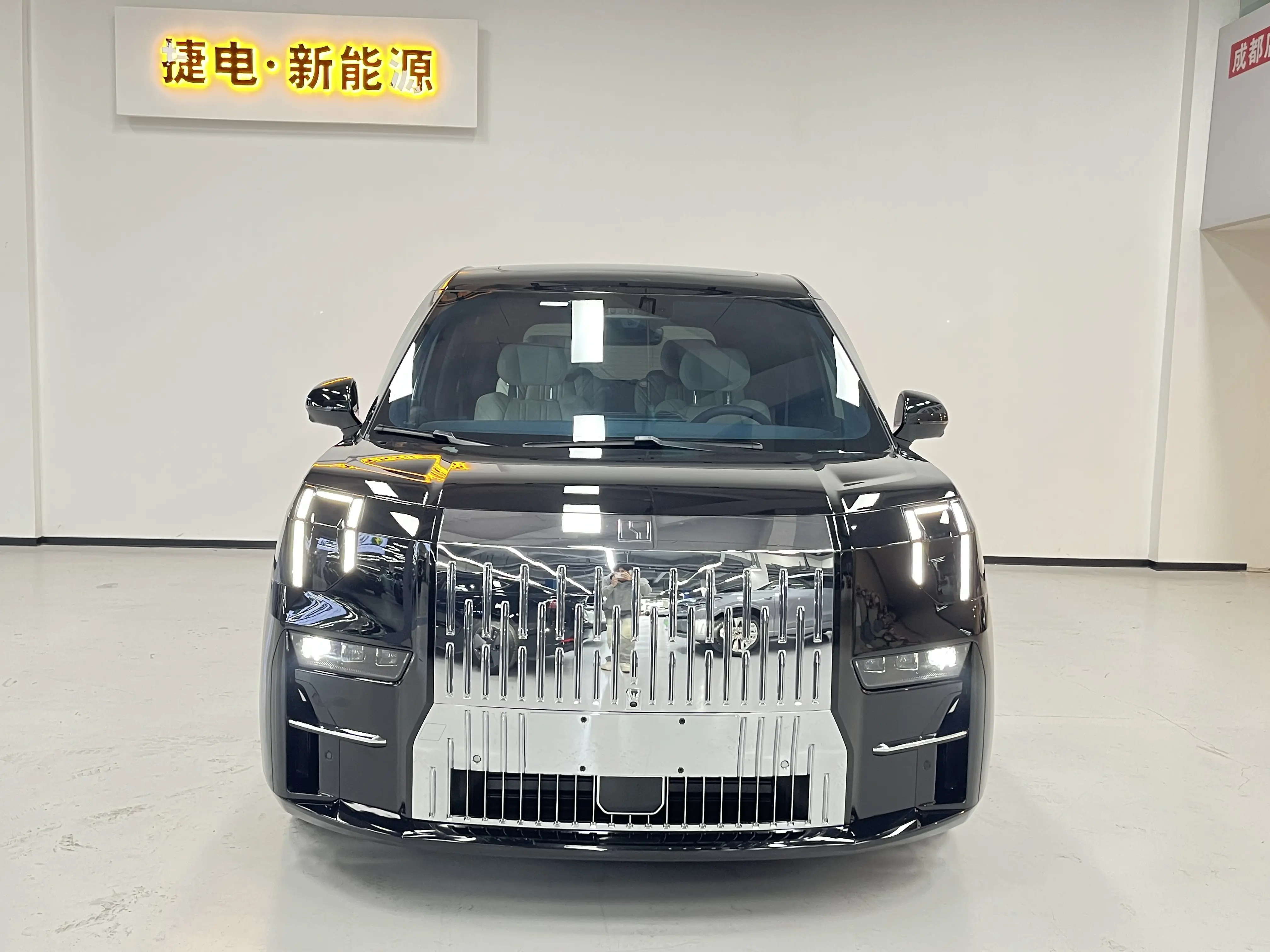 ZEEKR 009  из Китая