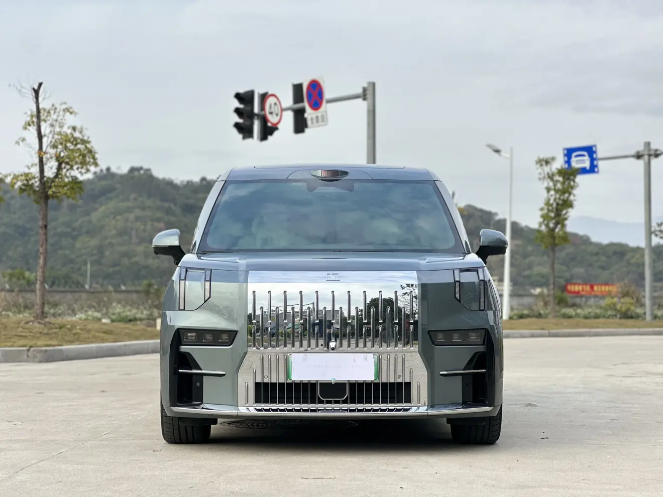 ZEEKR 009  из Китая