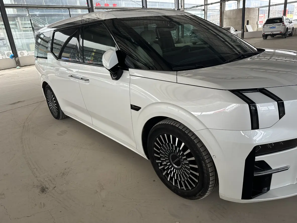 ZEEKR 009  из Китая