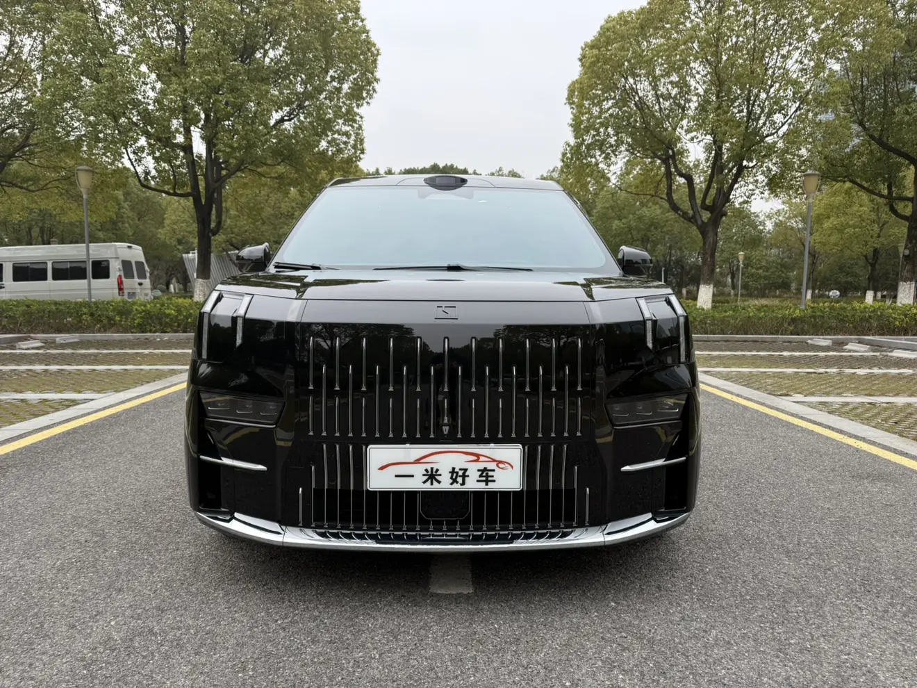 ZEEKR 009  из Китая