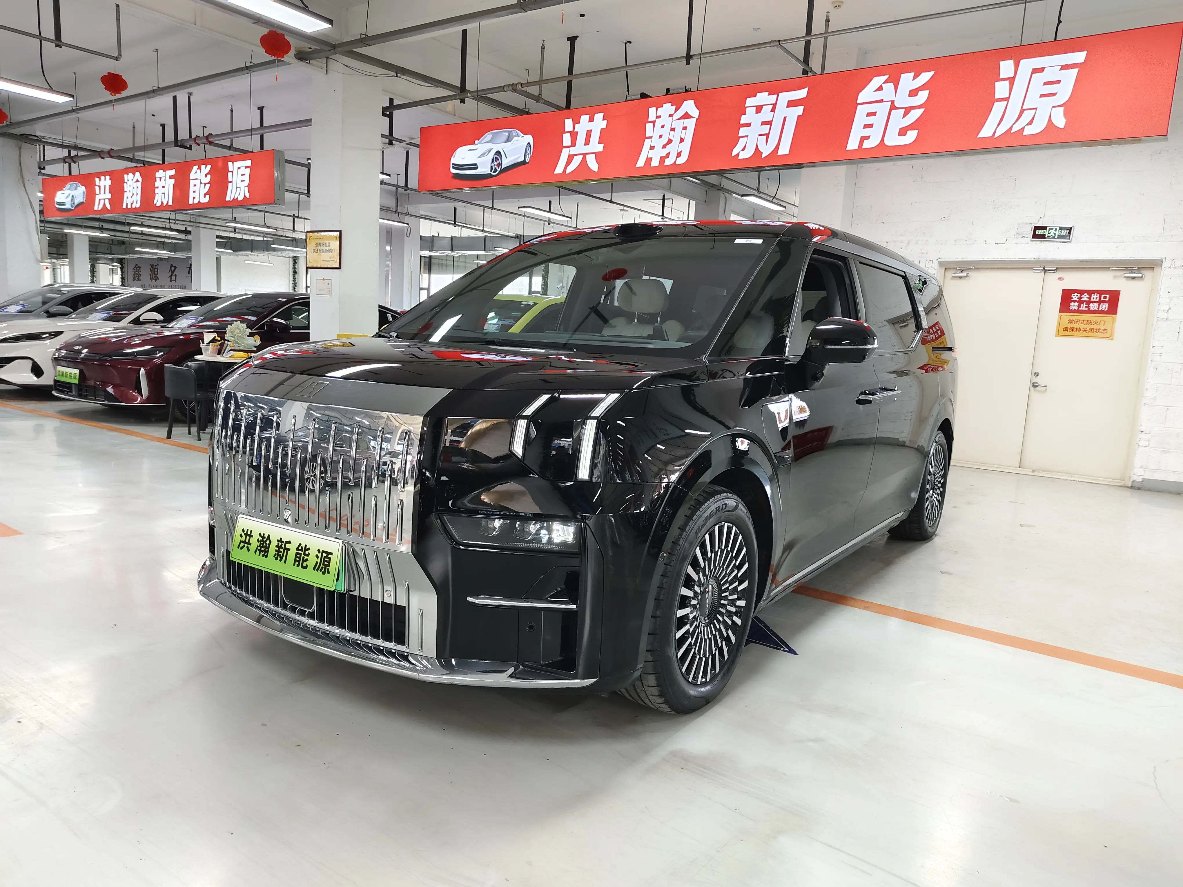 ZEEKR 009  из Китая