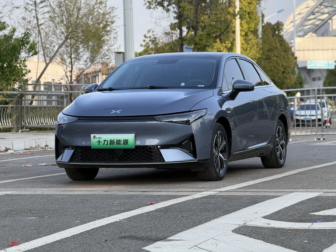 Xpeng P5  из Китая