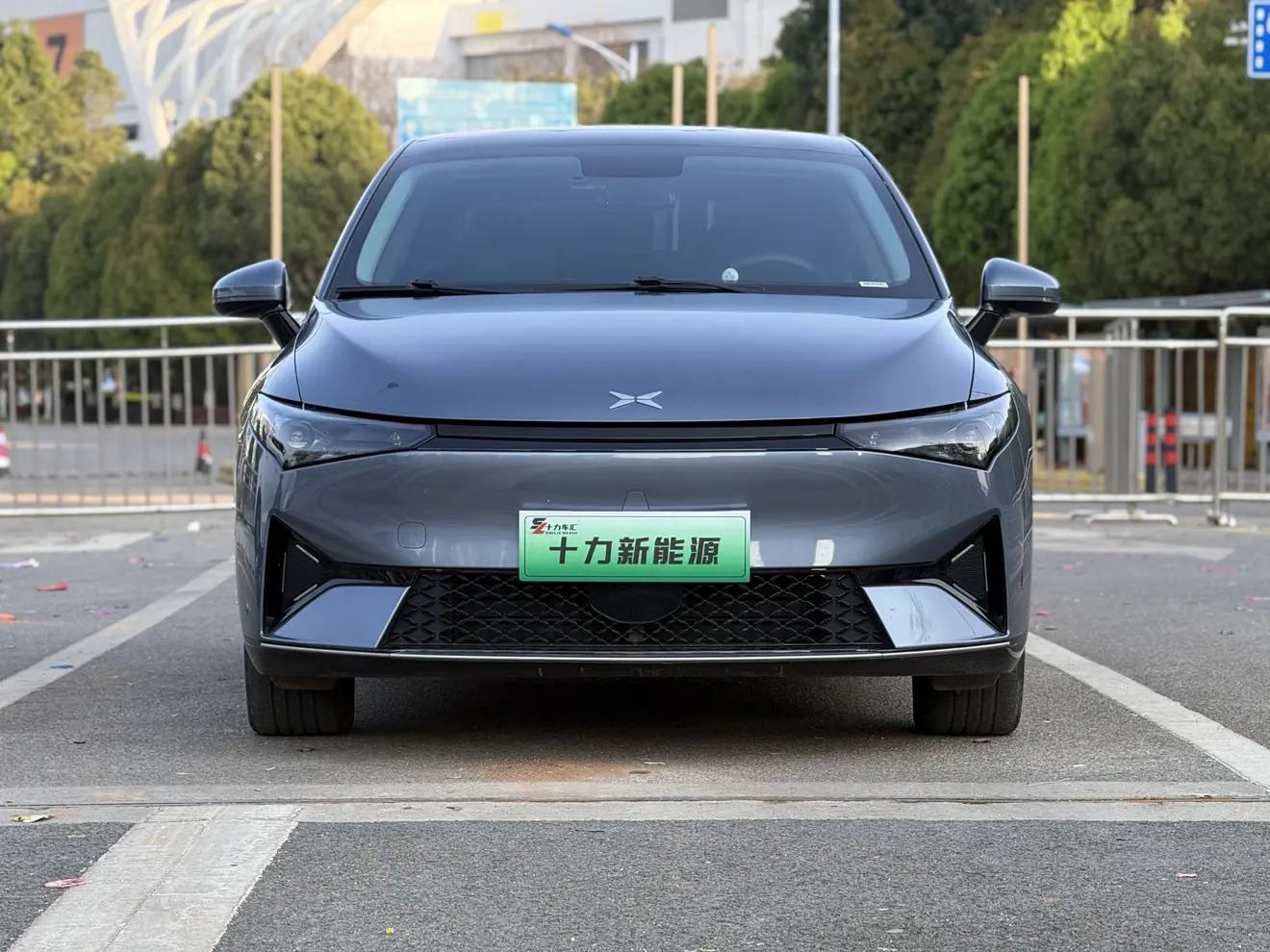 Xpeng P5  из Китая