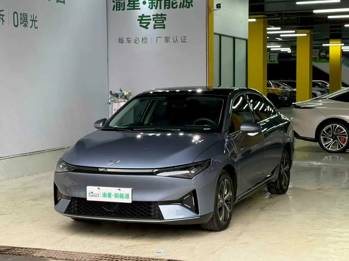 Xpeng P5  из Китая