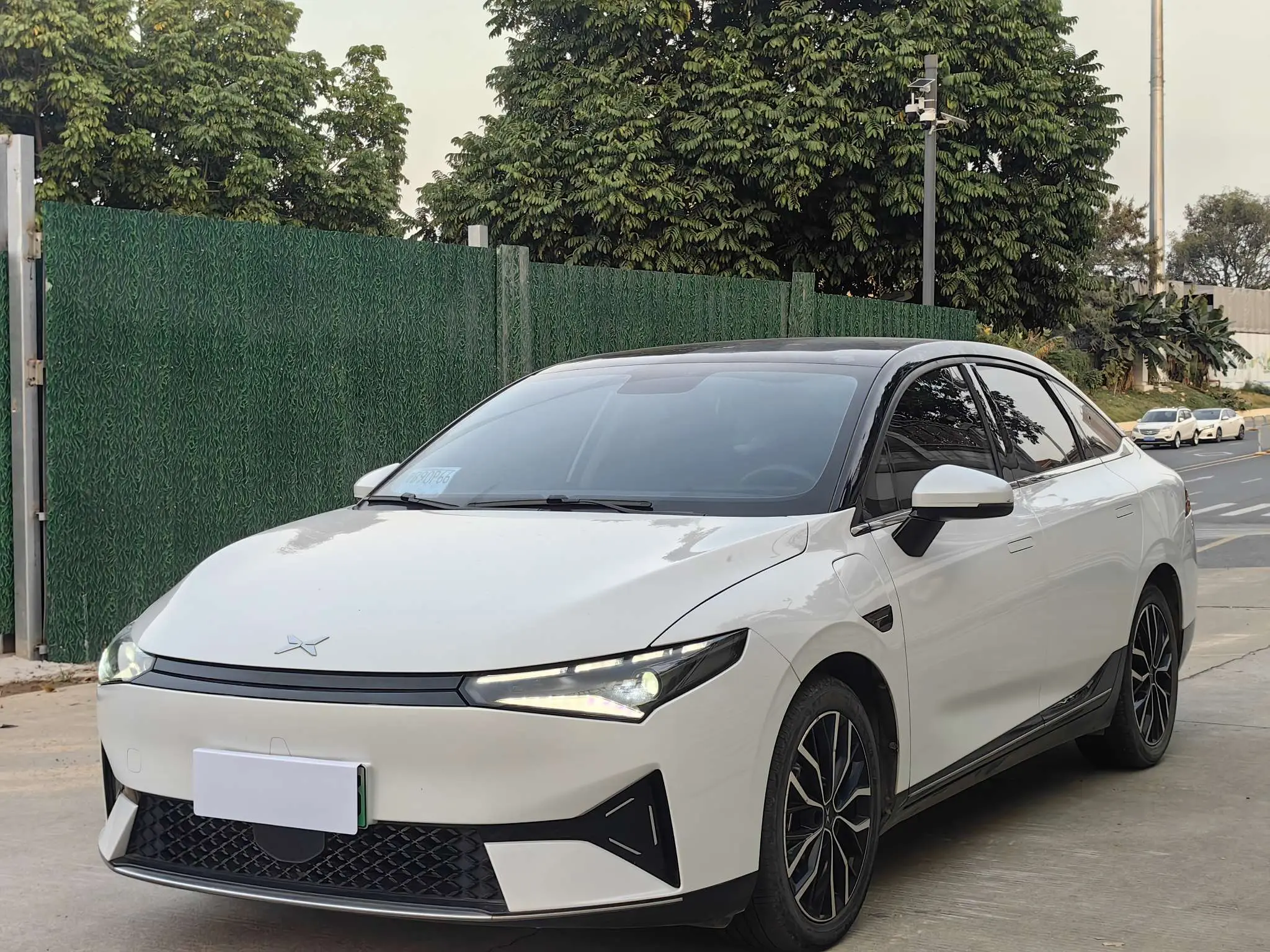 Xpeng P5  из Китая