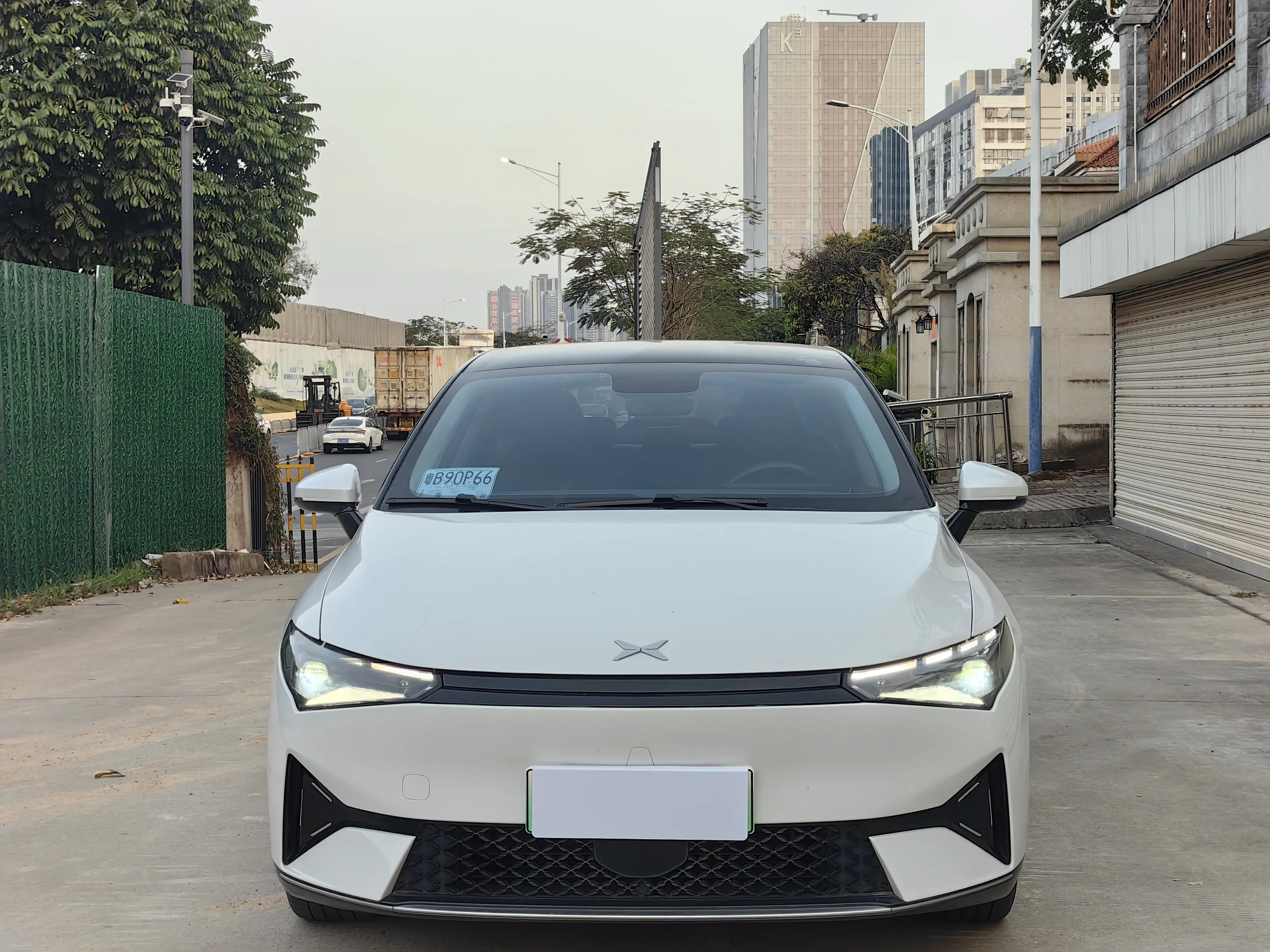 Xpeng P5  из Китая