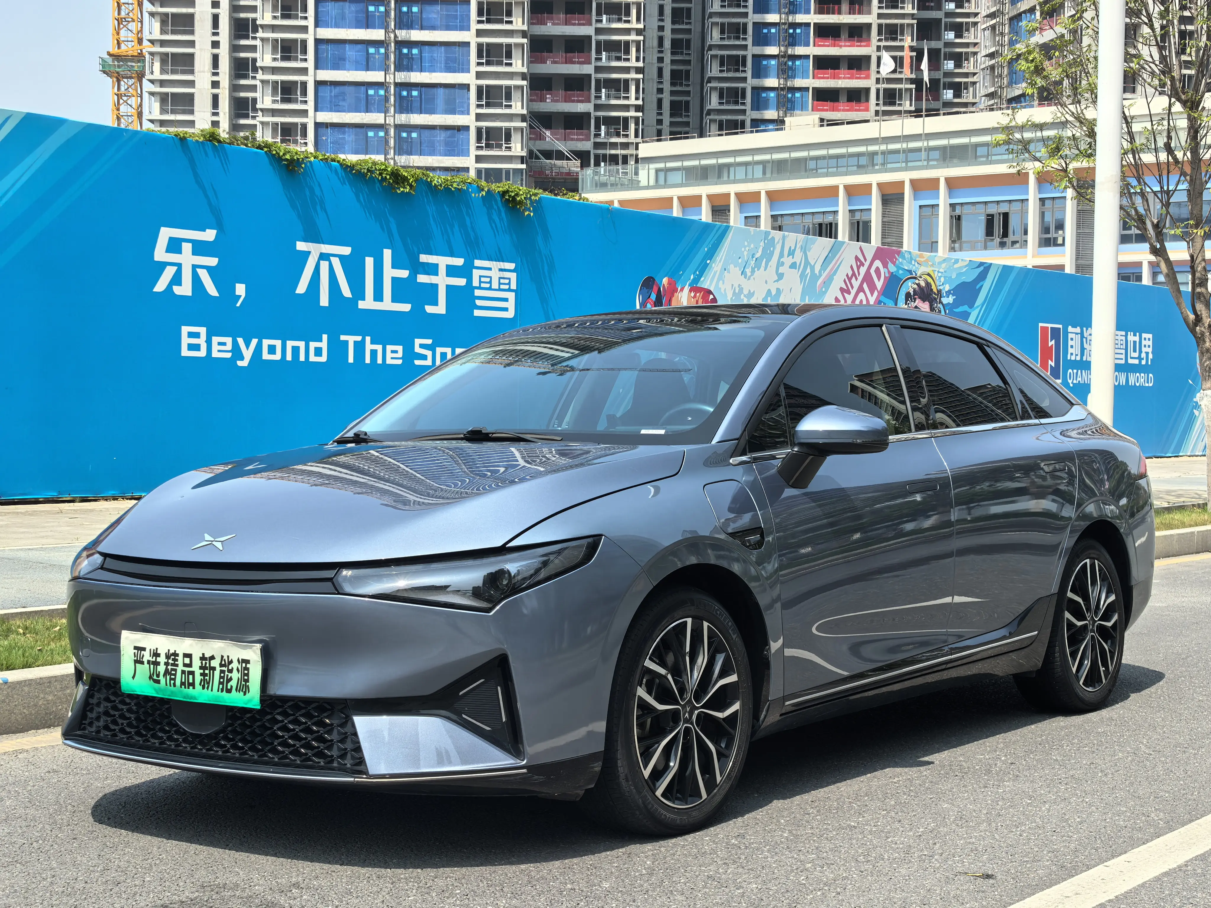 Xpeng P5  из Китая