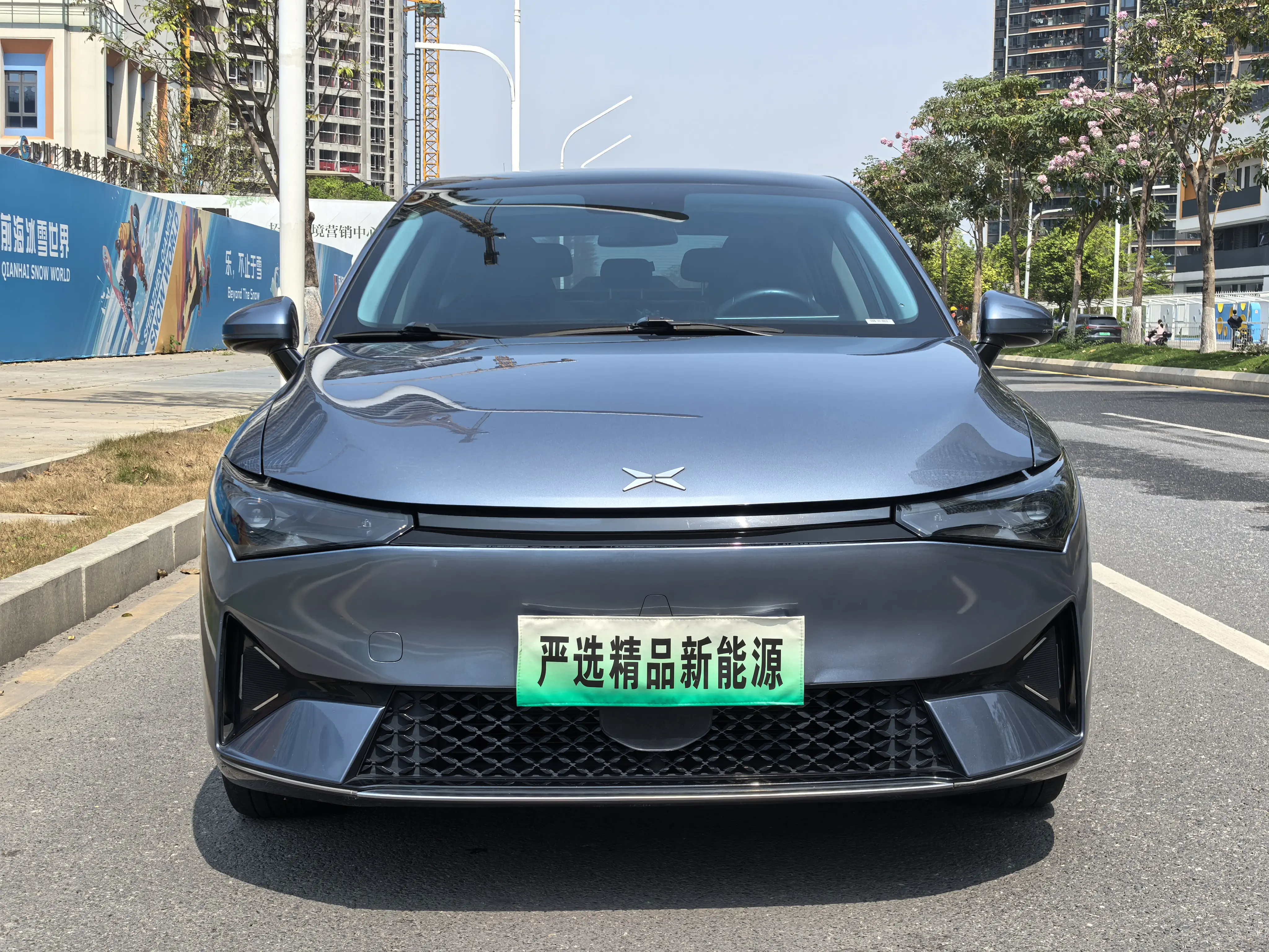 Xpeng P5  из Китая