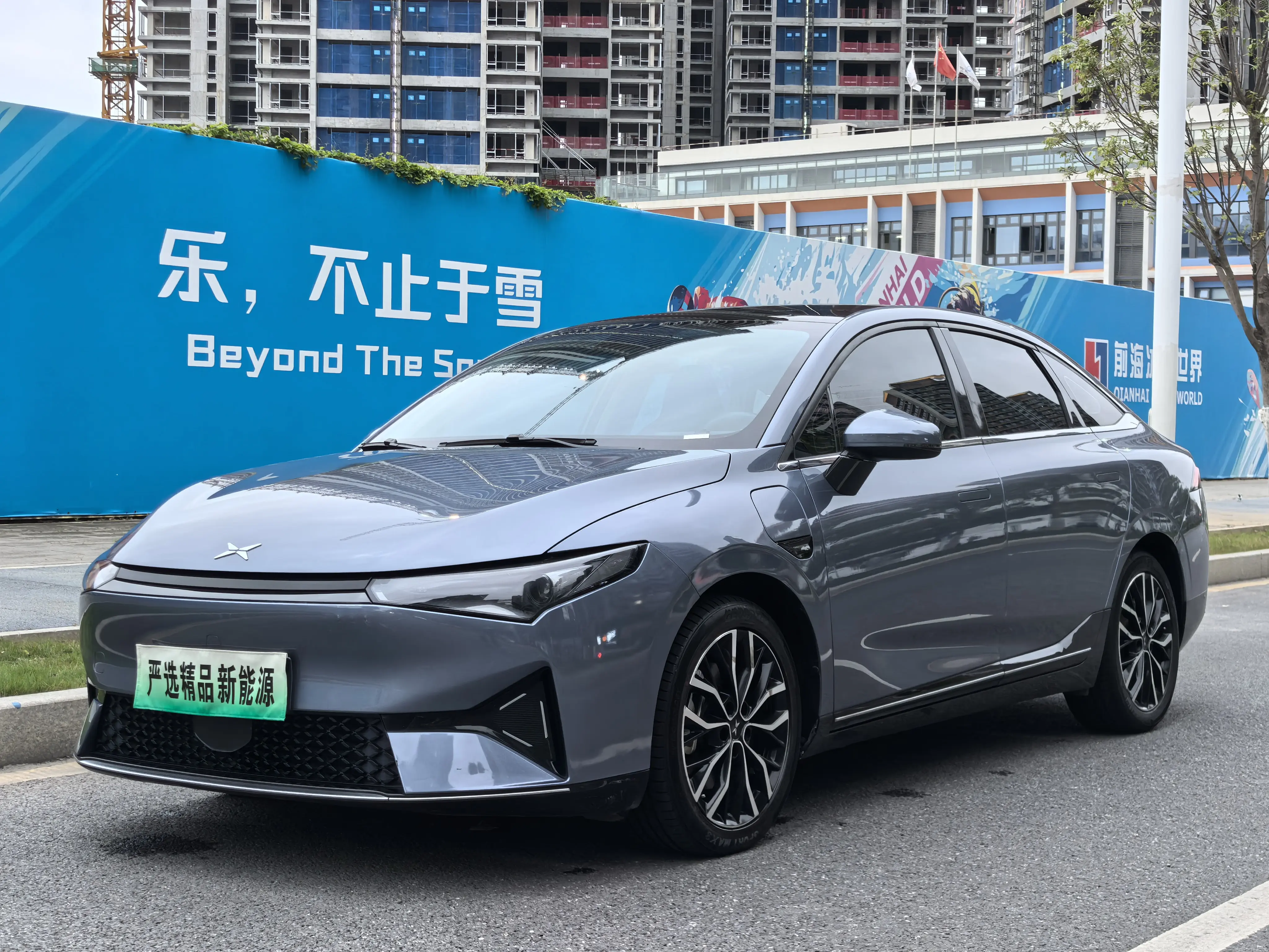 Xpeng P5  из Китая