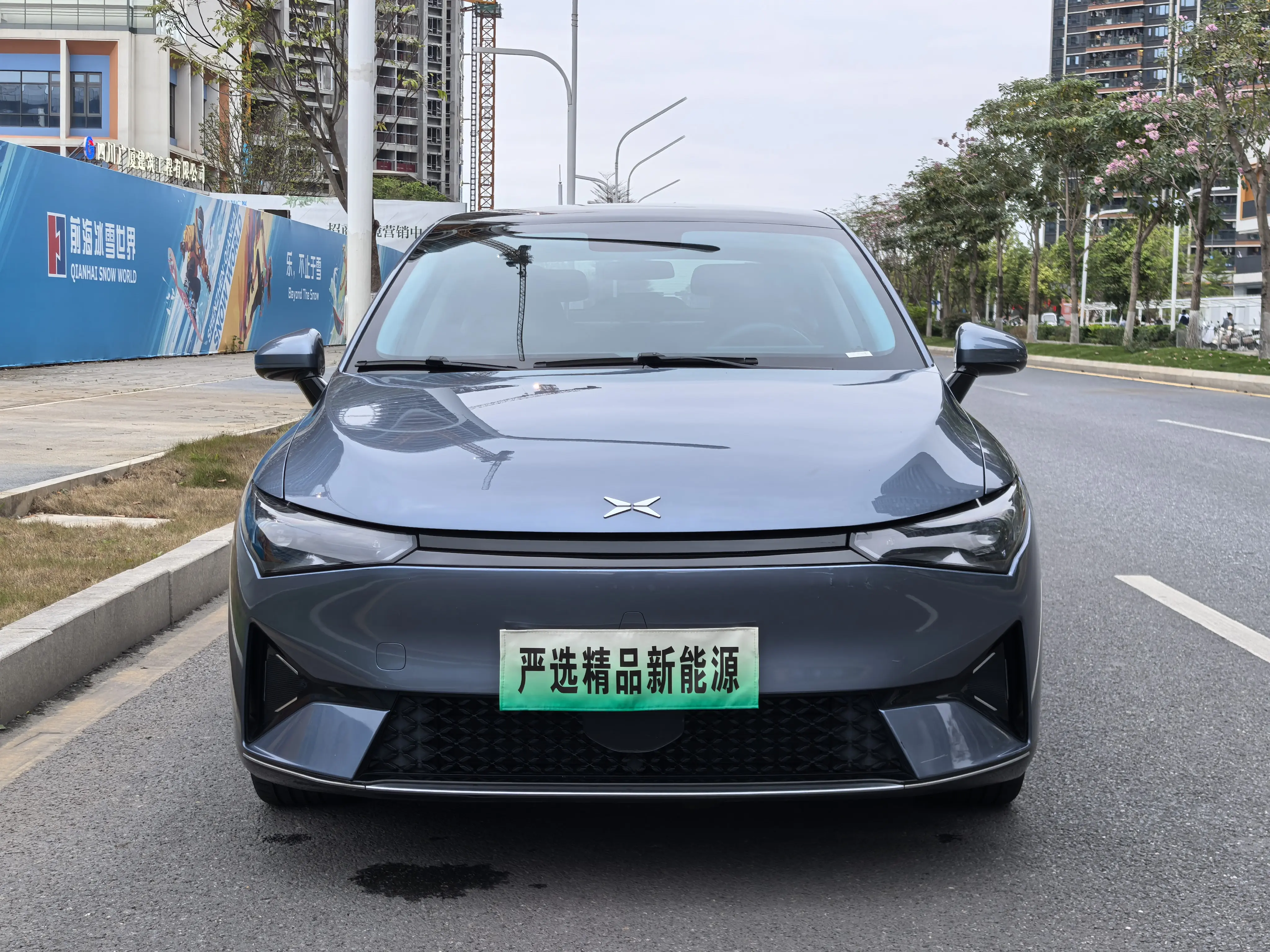 Xpeng P5  из Китая