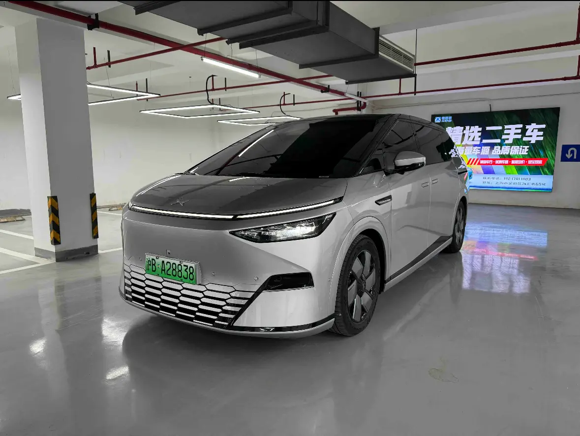 Xpeng X9  из Китая