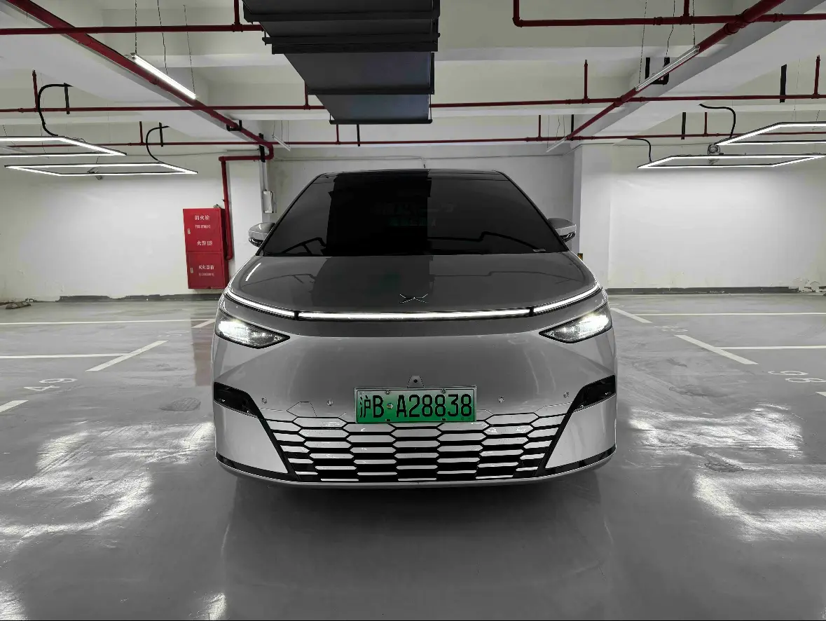 Xpeng X9  из Китая