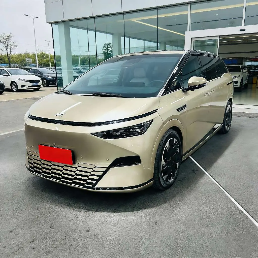 Xpeng X9  из Китая