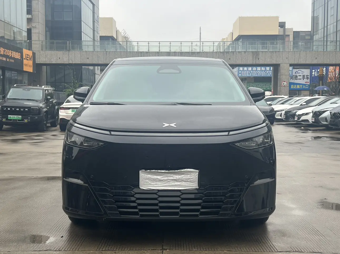 Xpeng X9  из Китая