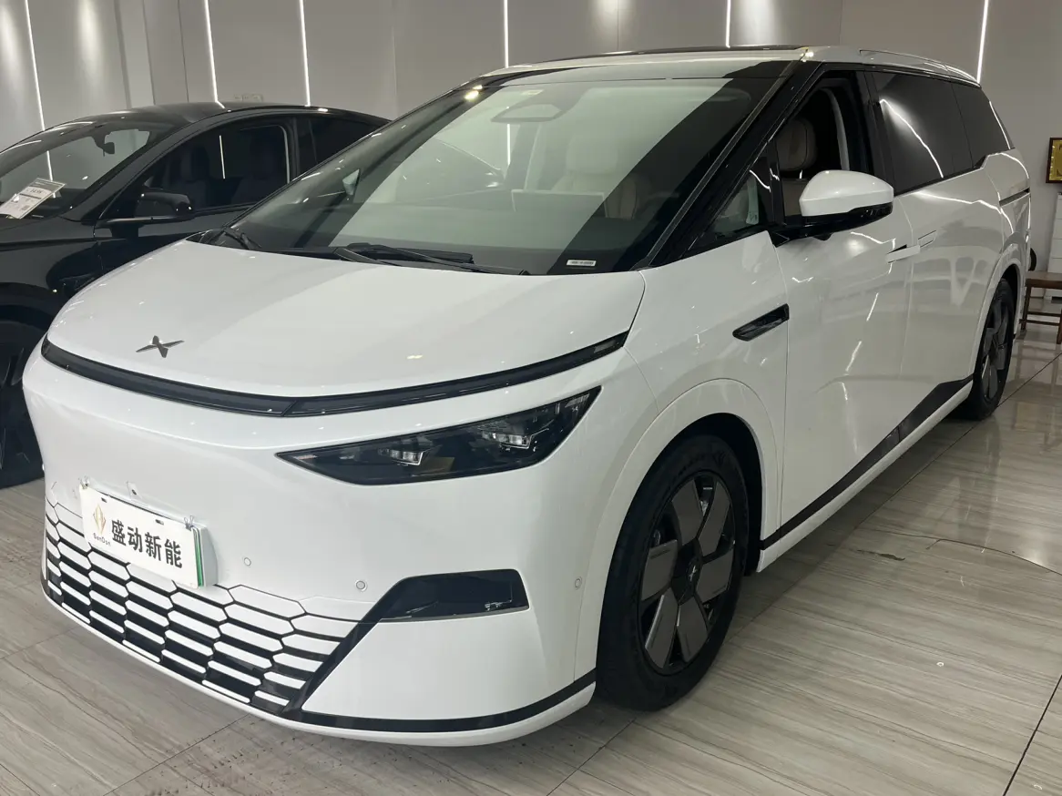 Xpeng X9  из Китая