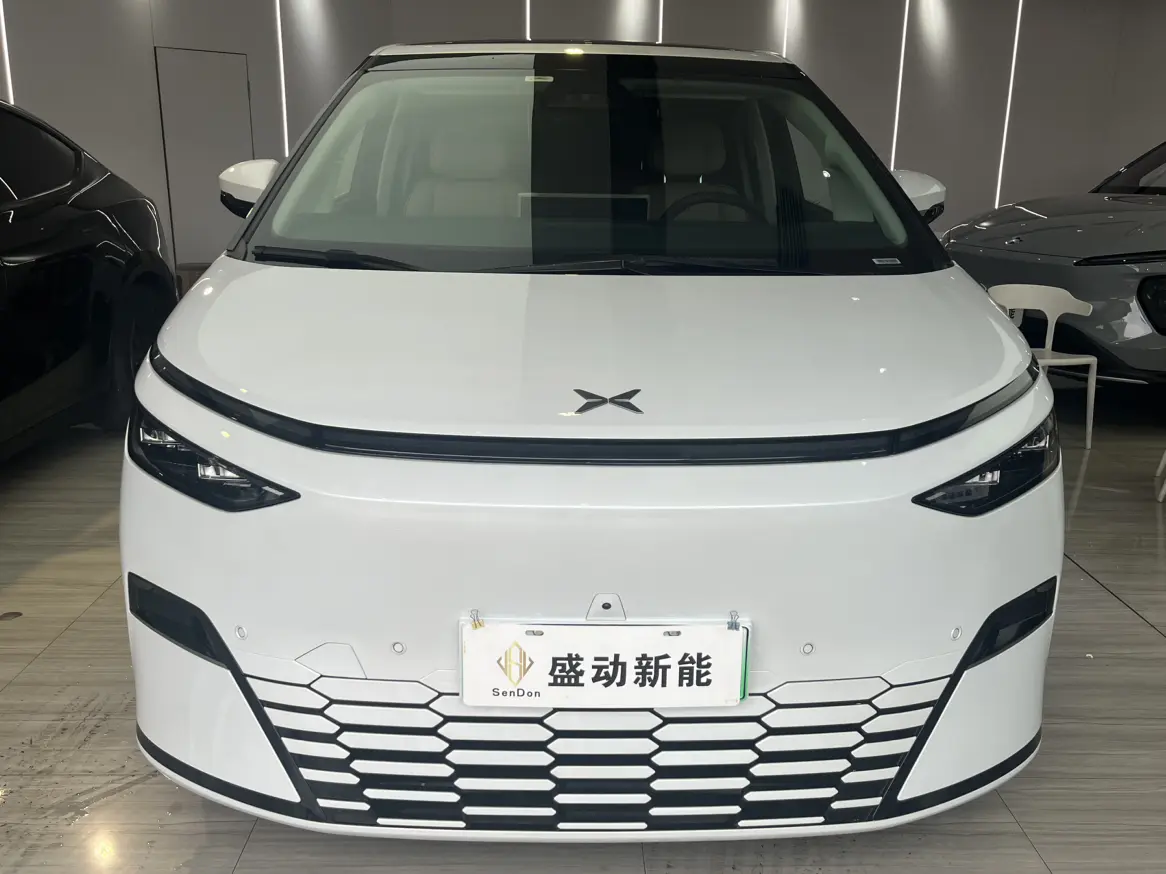 Xpeng X9  из Китая