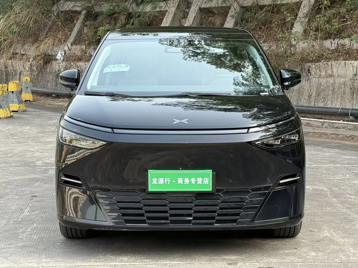 Xpeng X9  из Китая