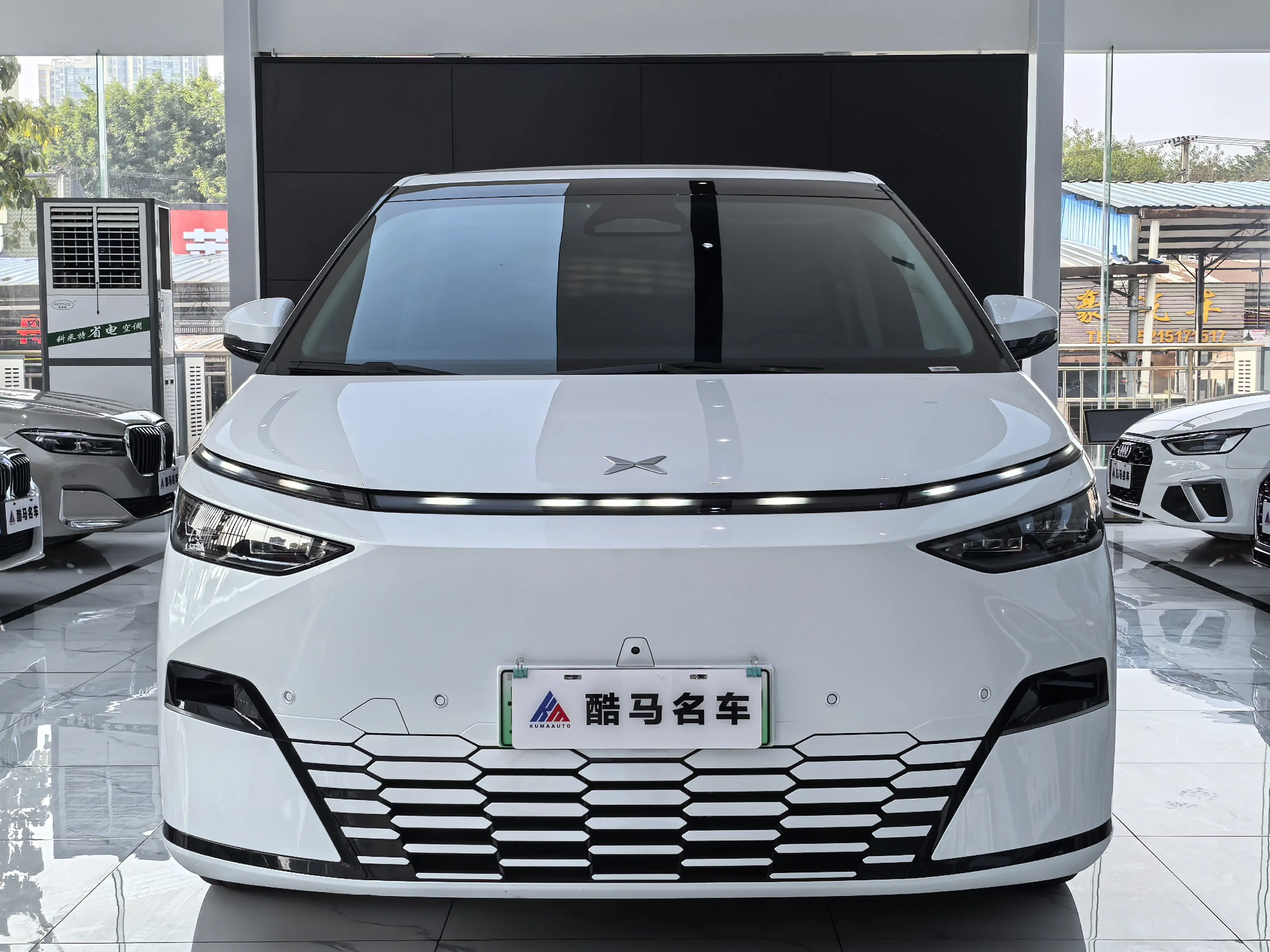 Xpeng X9  из Китая