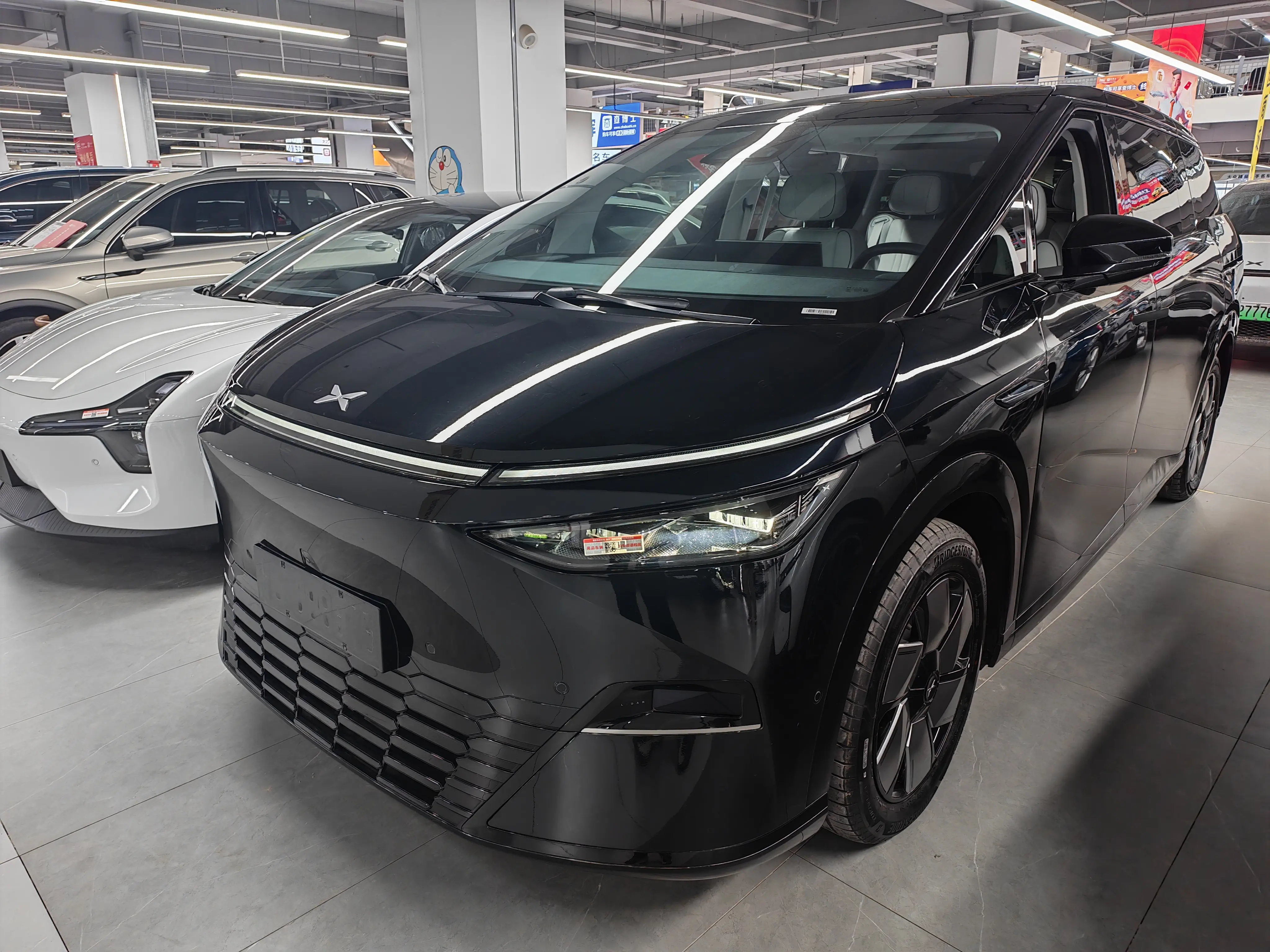 Xpeng X9  из Китая