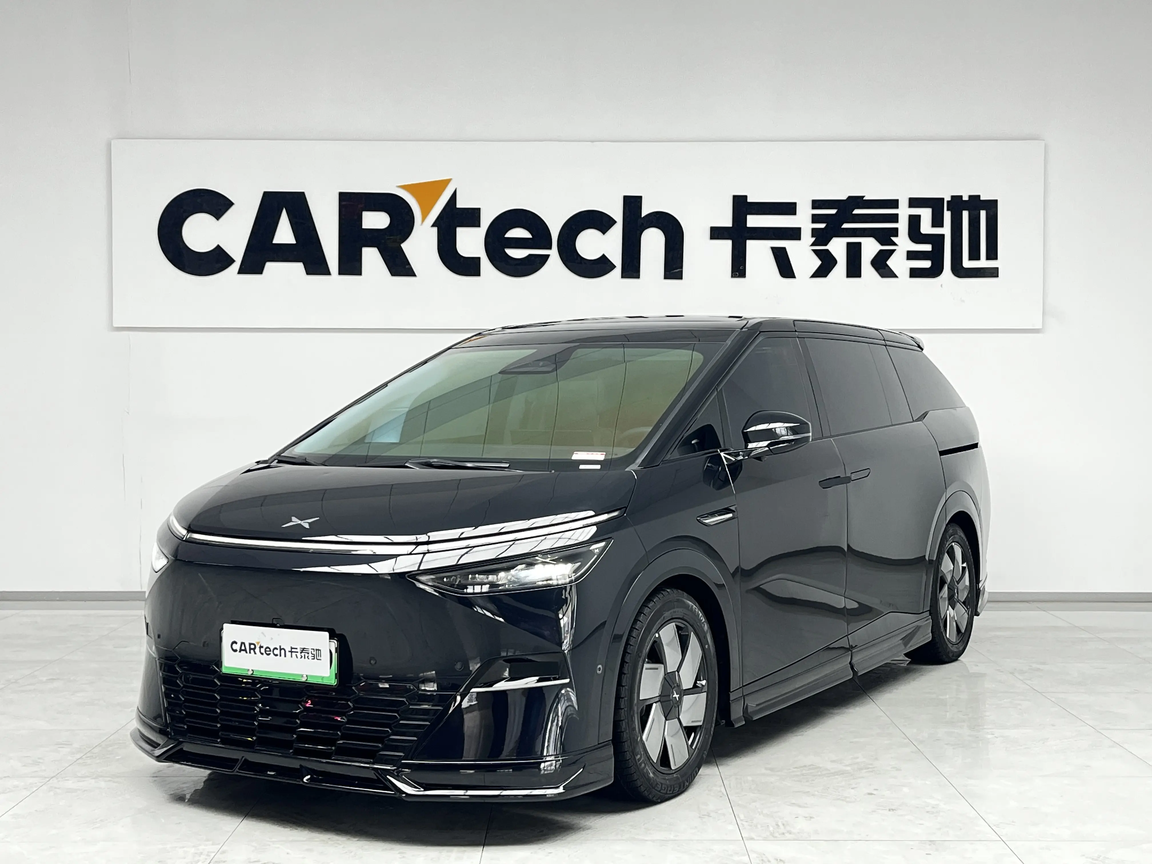 Xpeng X9  из Китая