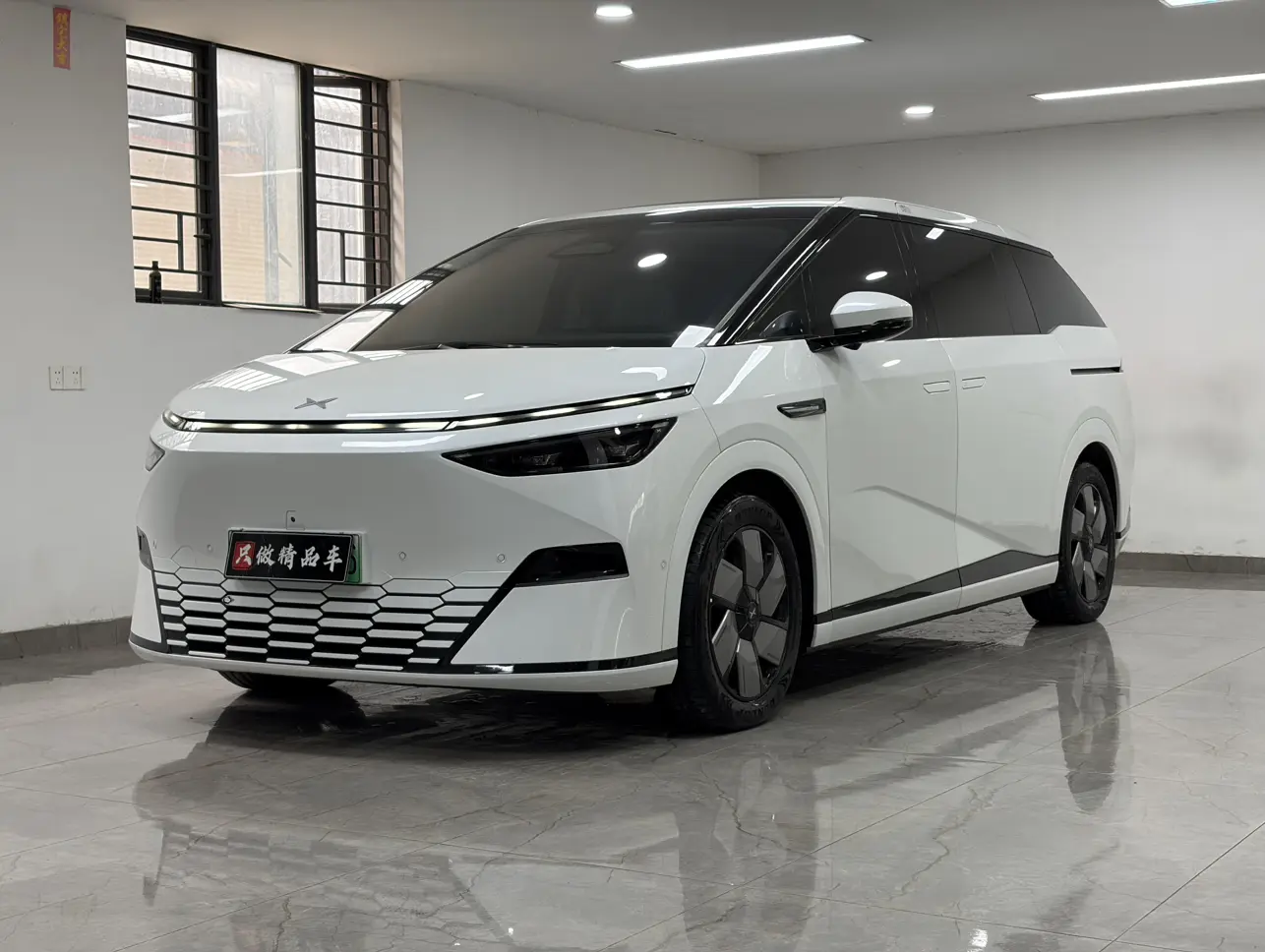 Xpeng X9  из Китая