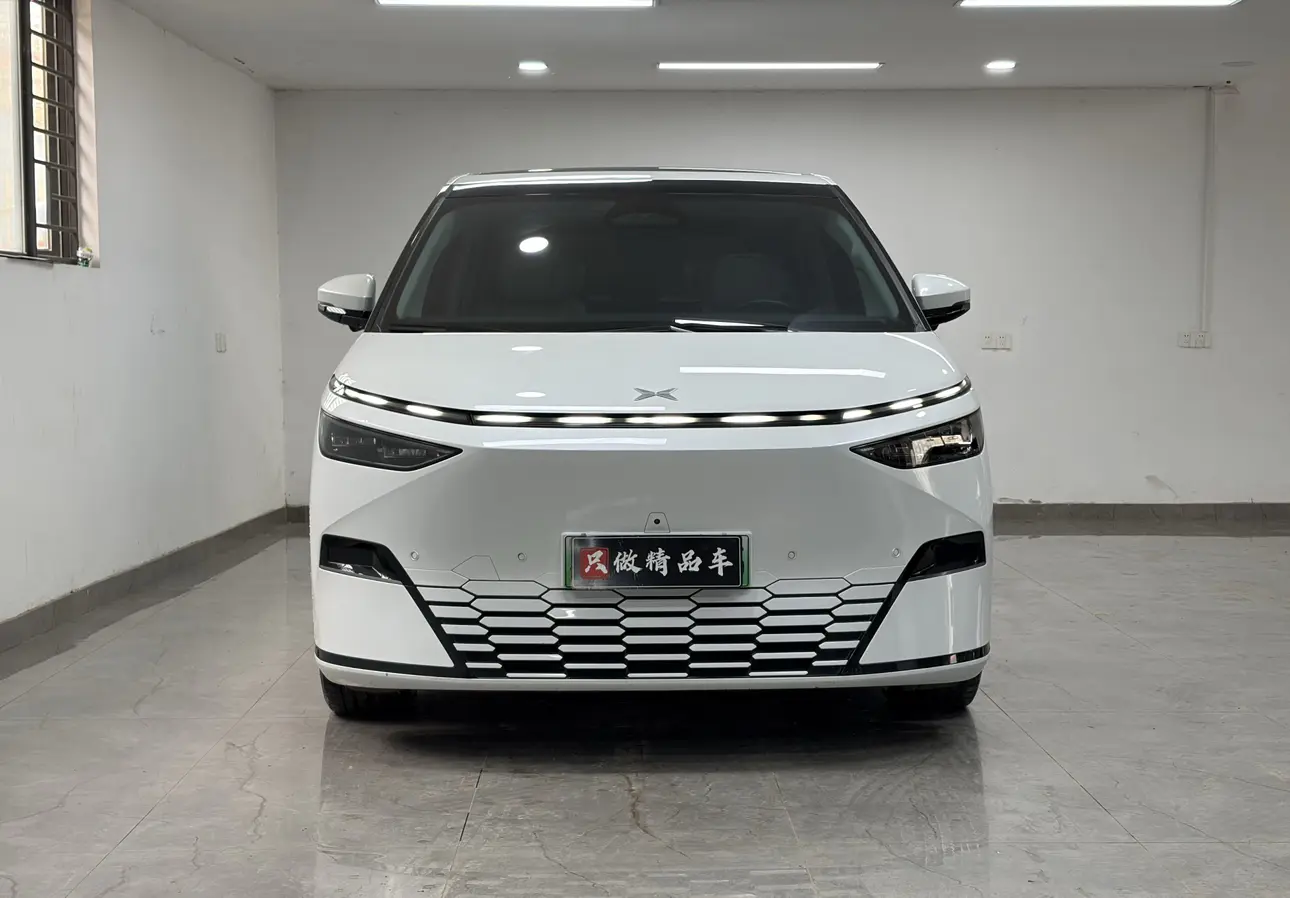 Xpeng X9  из Китая