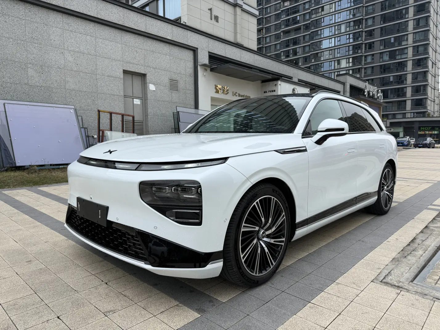 Xpeng G9  из Китая